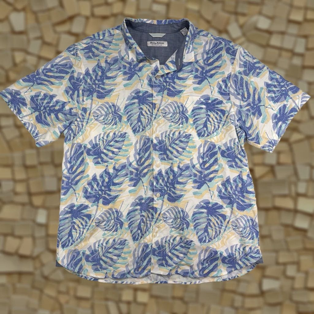 Tommy Bahama VINTAGE Tommy Bahama Veracruz Cay Shirt Mens 2XL Blue Floral All Over Viscose Button-Up Short Sleeve Collared Spread Neckline Crew Regular Fit Size US XXL / EU 58 / 5 - 1 Thumbnail