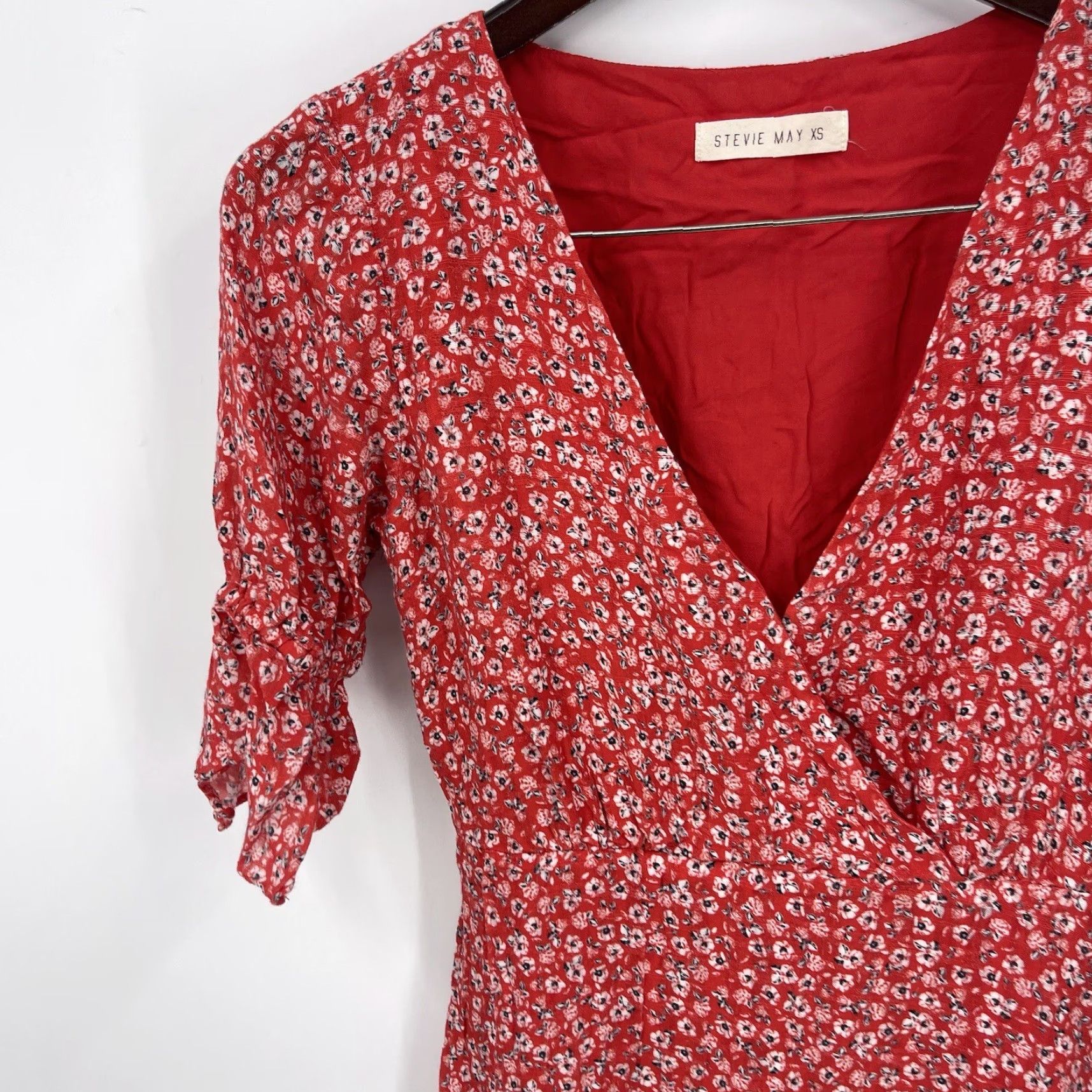 Anthropologie Stevie May Dress Womens XS Faux Wrap Red Floral Boho Mini V-Neck Short Sleeve Casual 90s Bohemian Womens Size XS / US 0-2 / IT 36-38 - 2 Thumbnail