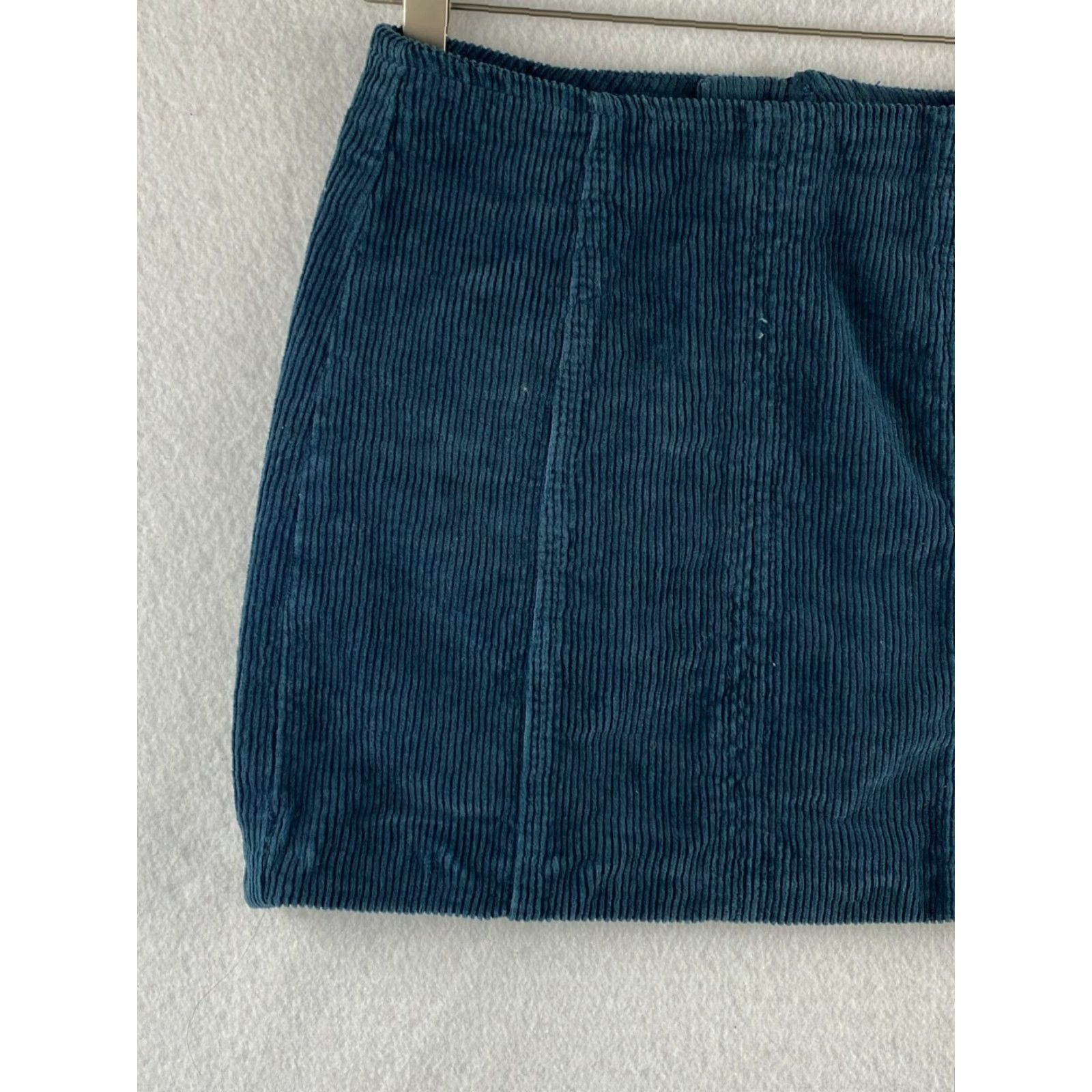 Pacsun PacSun Skirt Womens 24 Green Mini Corduroy Back Zip Stretch Casual Size 42" / US 20 - 6 Thumbnail