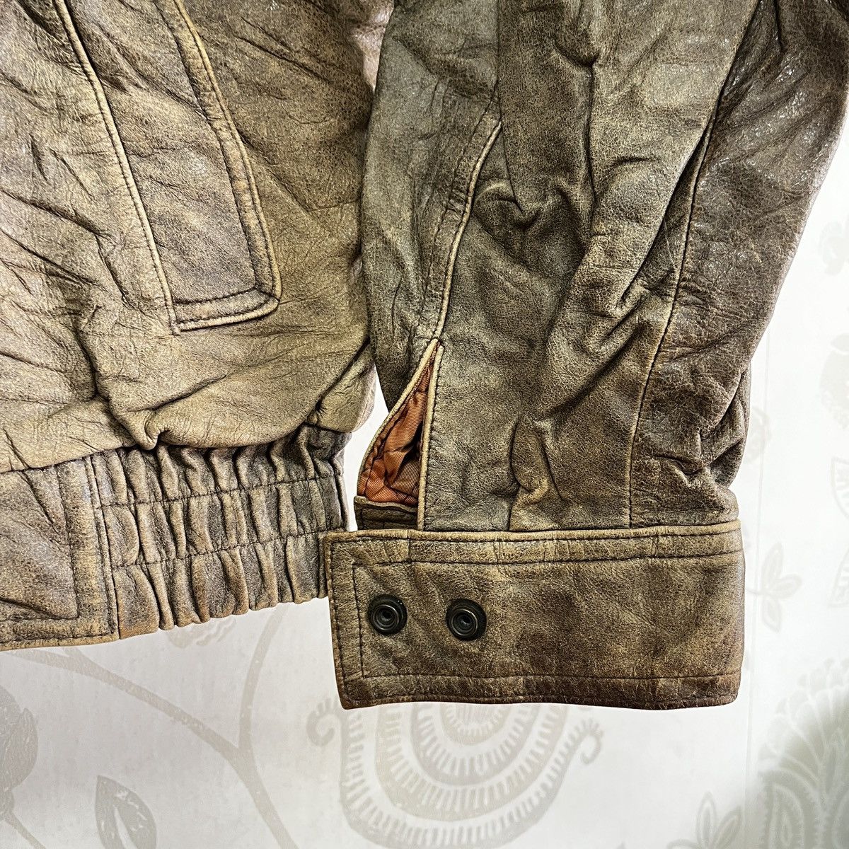 Genuine Leather × Japanese Brand × Vintage Vintage SUNTORY BOSS COFFEE B3 Genine Leather Bomber Jacket Size US XL / EU 56 / 4 - 14 Thumbnail