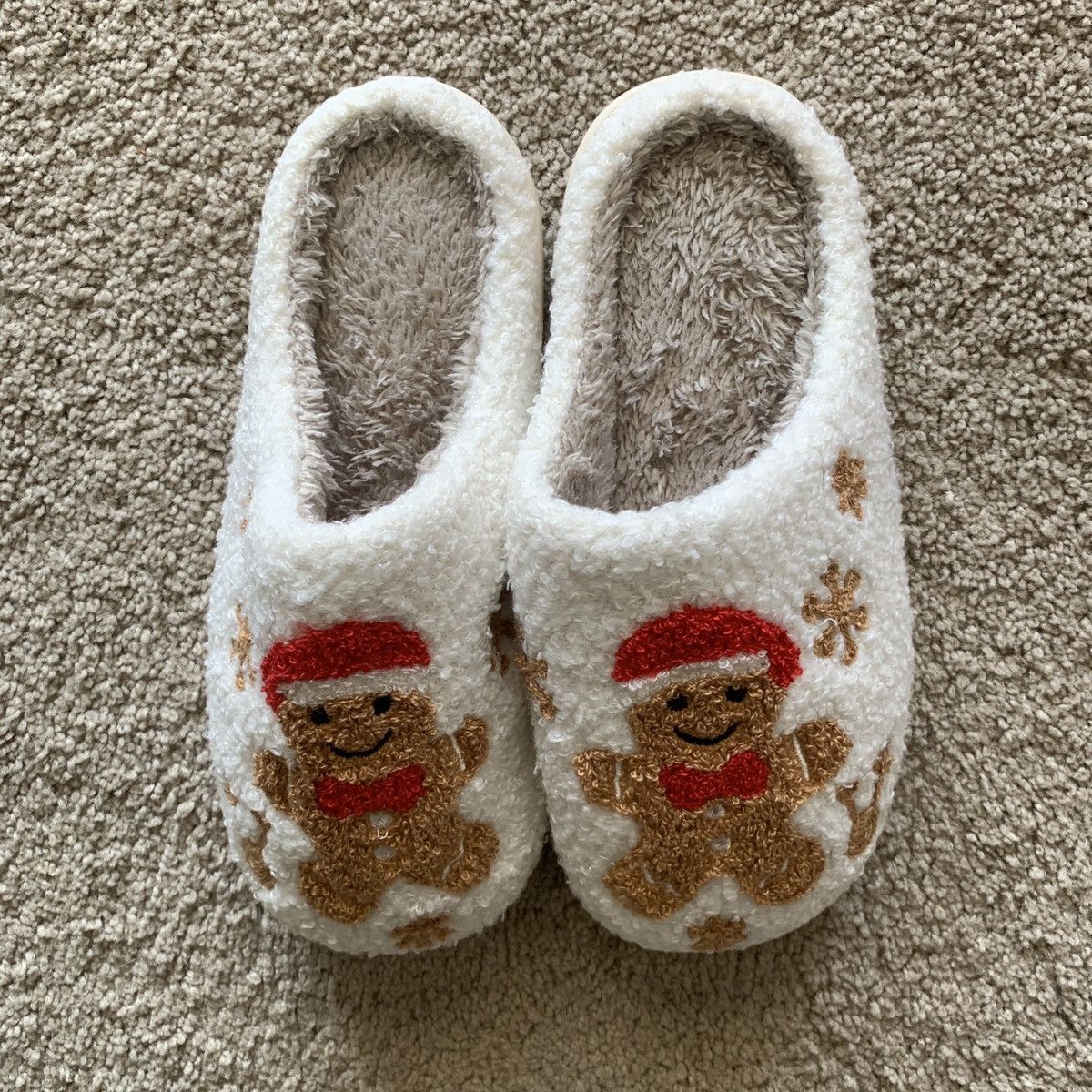 Other White and red gingerbread women slippers Size US 7 / IT 37 - 2 Thumbnail