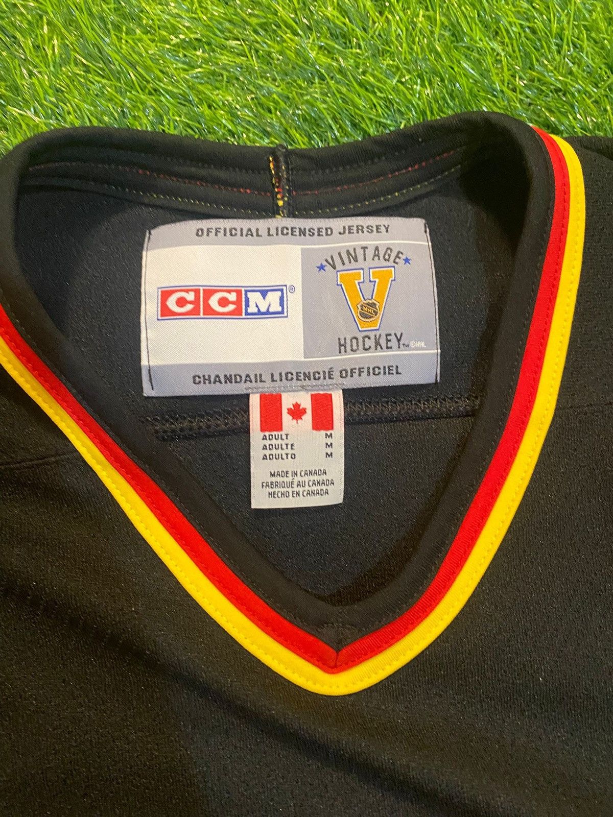 NHL Vintage nhl ccm vancouver canucks flying skate bo horvat M Size US M / EU 48-50 / 2 - 3 Thumbnail