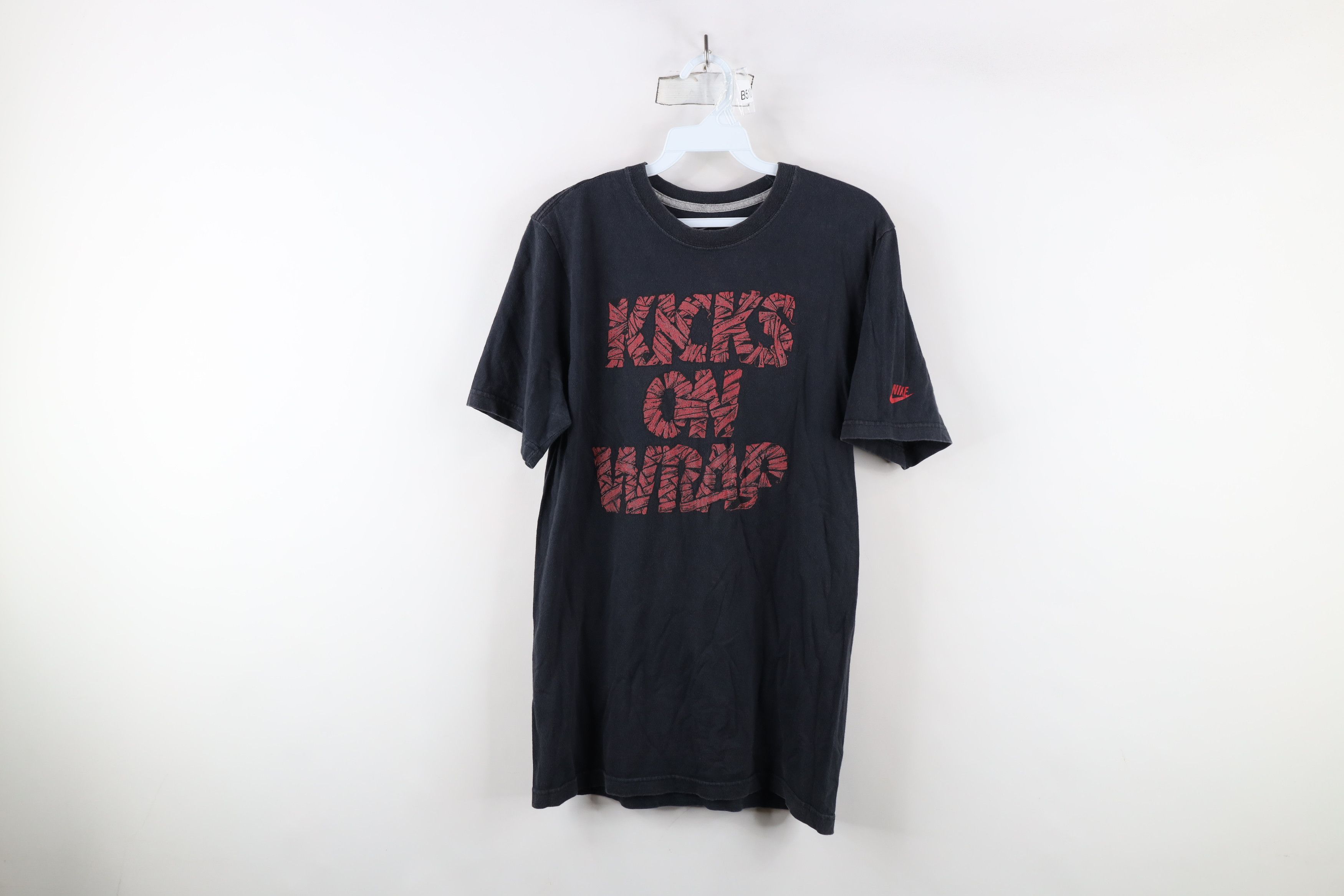 Nike × Vintage Vintage Y2K Nike Halloween Mummy Kicks On Wrap T-Shirt Size US S / EU 44-46 / 1 - 1 Thumbnail