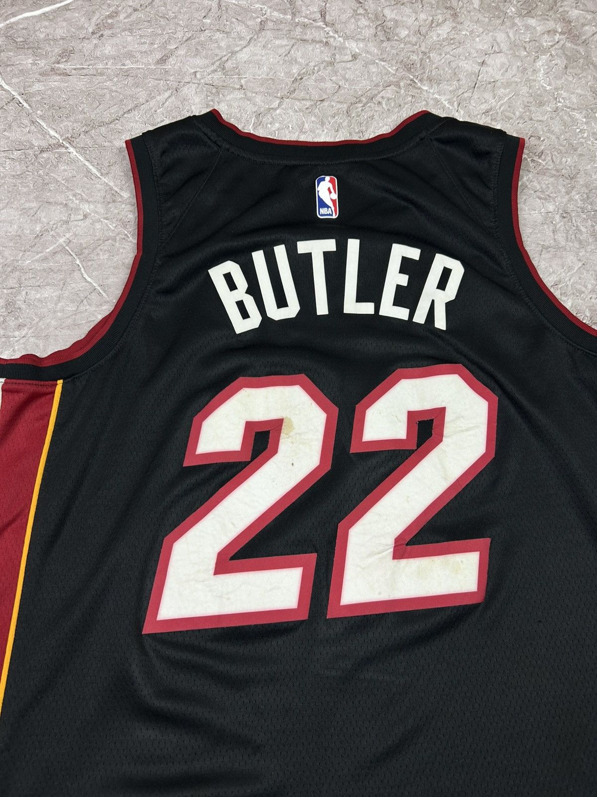 NBA Nike MIAMI HEAT JIMMY BUTLER SWINGMAN JERSEY NBA BASKETBALL Size US XL / EU 56 / 4 - 8 Thumbnail