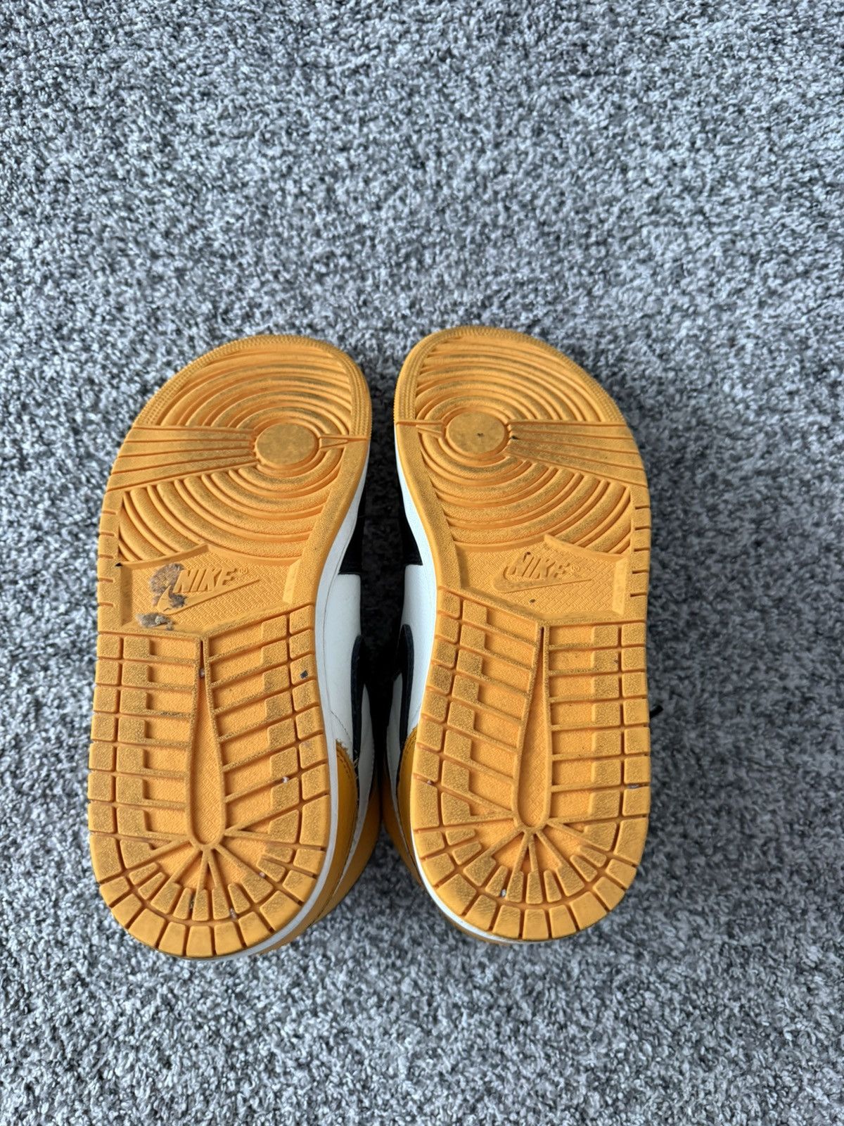 Jordan Brand Jordan 1 Taxi Size US 10.5 / EU 43-44 - 4 Thumbnail