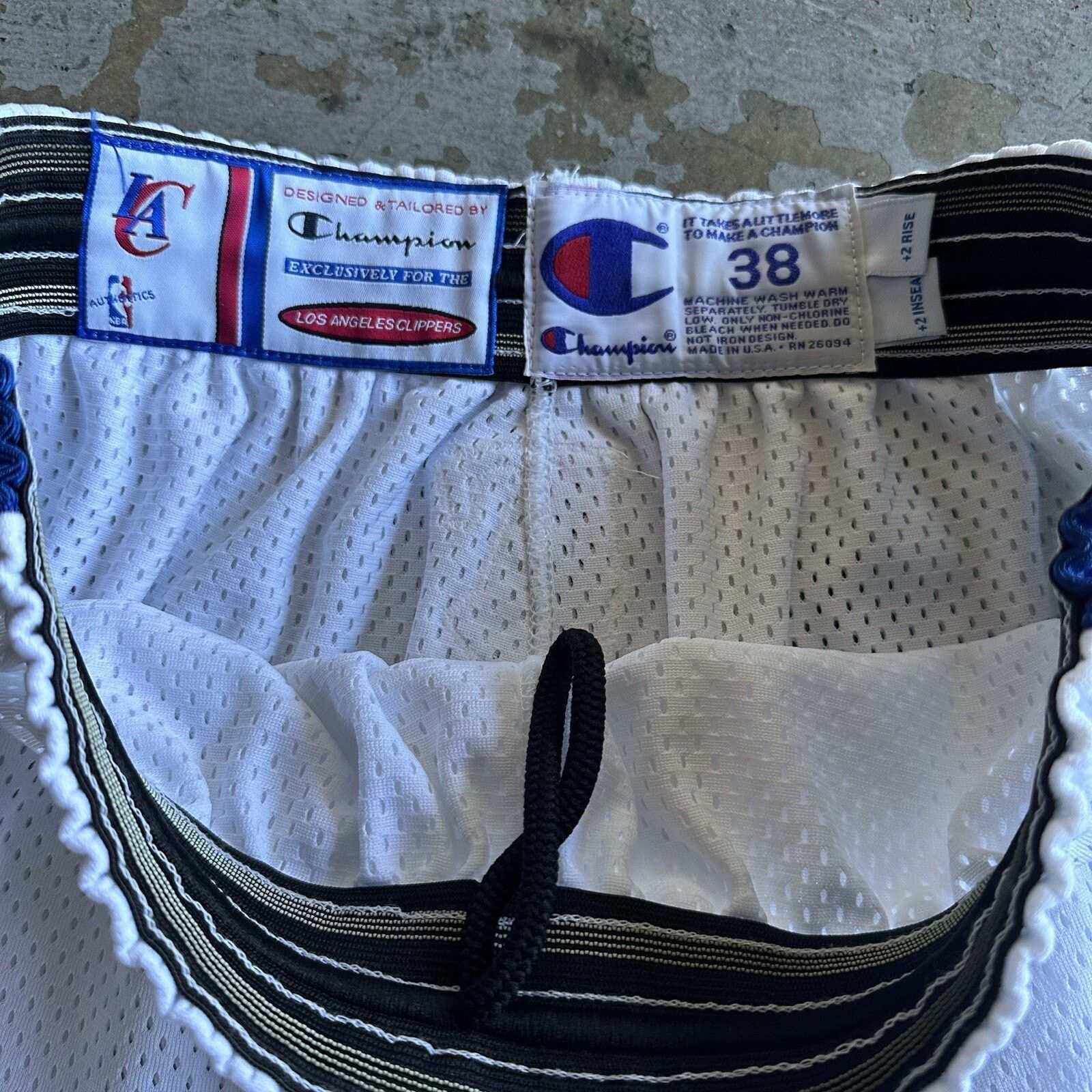 Champion × NBA × Vintage Vintage Champion Los Angeles Clippers Basketball Shorts Size US 31 - 3 Thumbnail