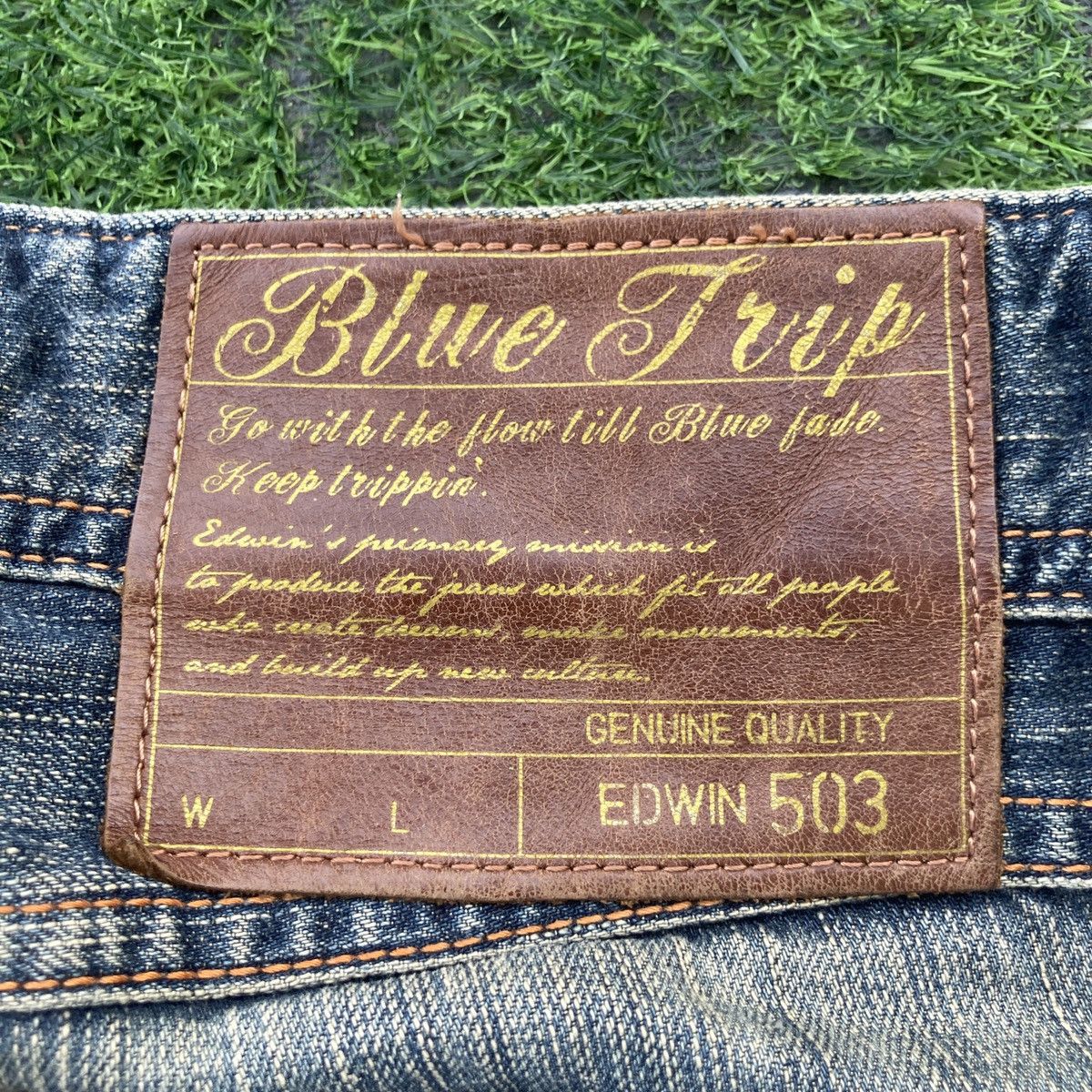 Edwin DISTRESSED EDWIN 503 FLARED JEANS Size US 29 - 12 Thumbnail