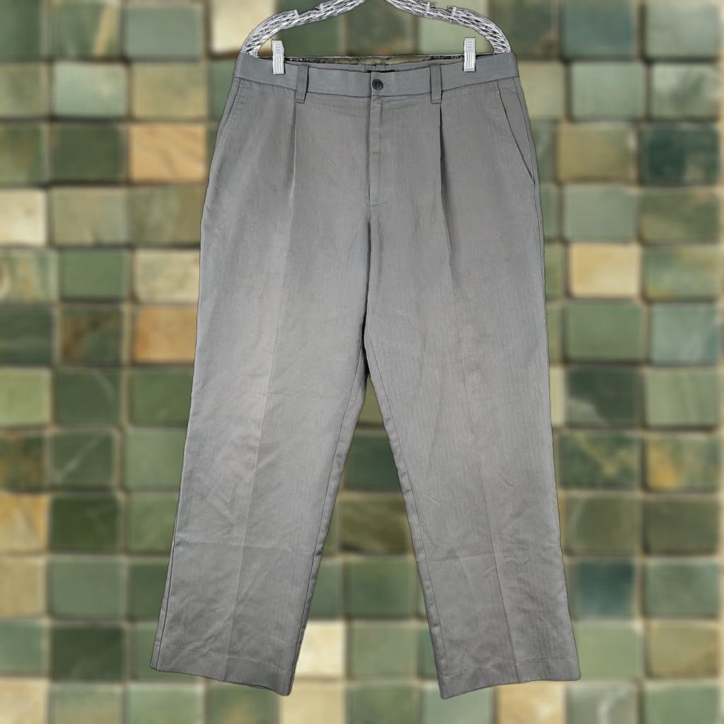 Izod IZOD Golf Mens Gray Pleated 100% Polyester Golf Pants Size 34x30 Size US 34 / EU 50 - 1 Thumbnail