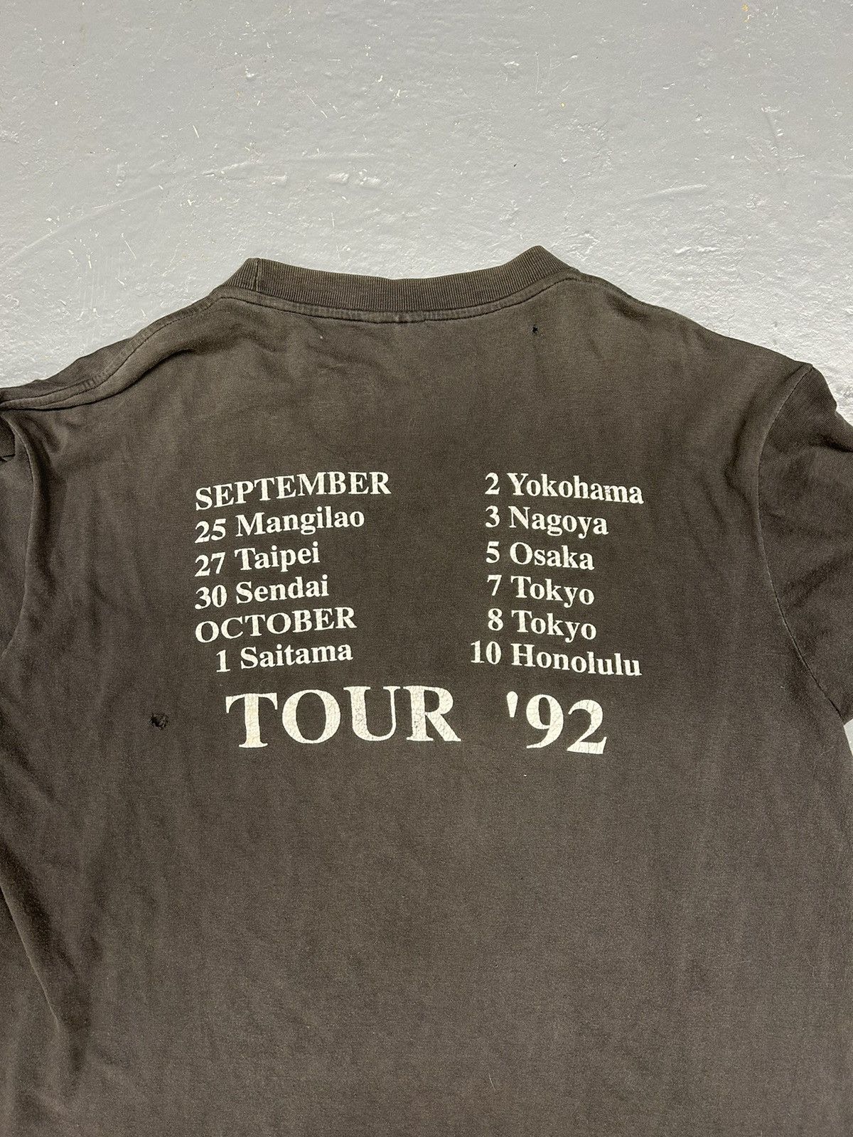 Band Tees Crazy Vintage 1992 Skid Row Asia Tour Faded Black Band Shirt Size US XL / EU 56 / 4 - 2 Thumbnail