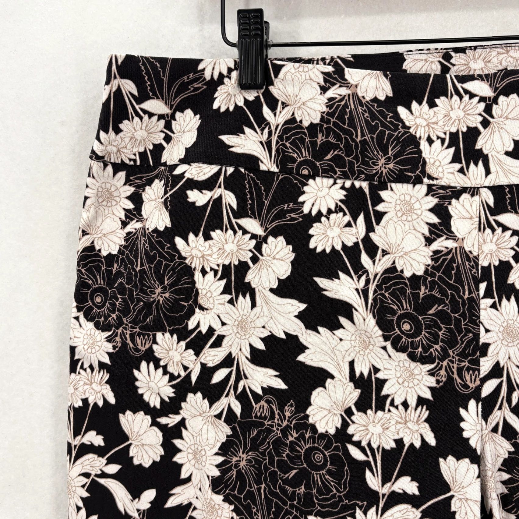 Vintage Tribal Fia Cuffed Cropped Trouser Pants Womens 18W Black Floral Stitch Fix NWT Size 40" / US 18 - 3 Thumbnail