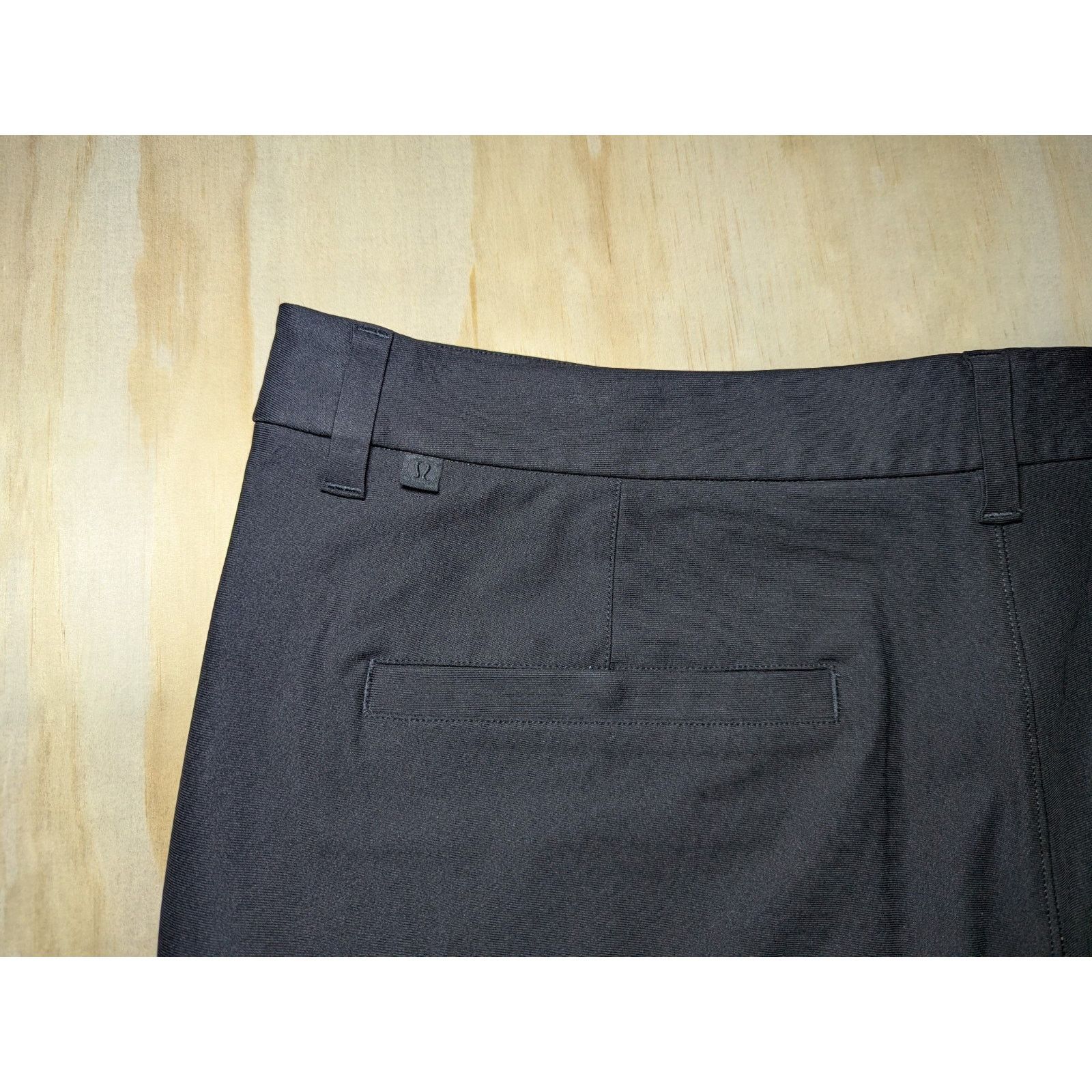 Lululemon Lululemon Men's 38 Commission Shorts Black Warpstreme Chino Size US 38 / EU 54 - 6 Thumbnail