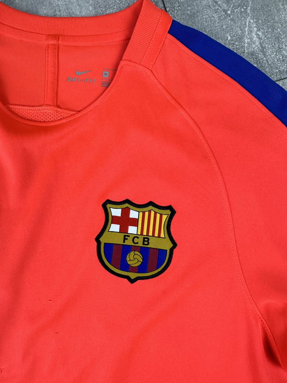 Nike Nike Barcelona FC 2016/17 Training Soccer Football Jersey Size US M / EU 48-50 / 2 - 7 Thumbnail