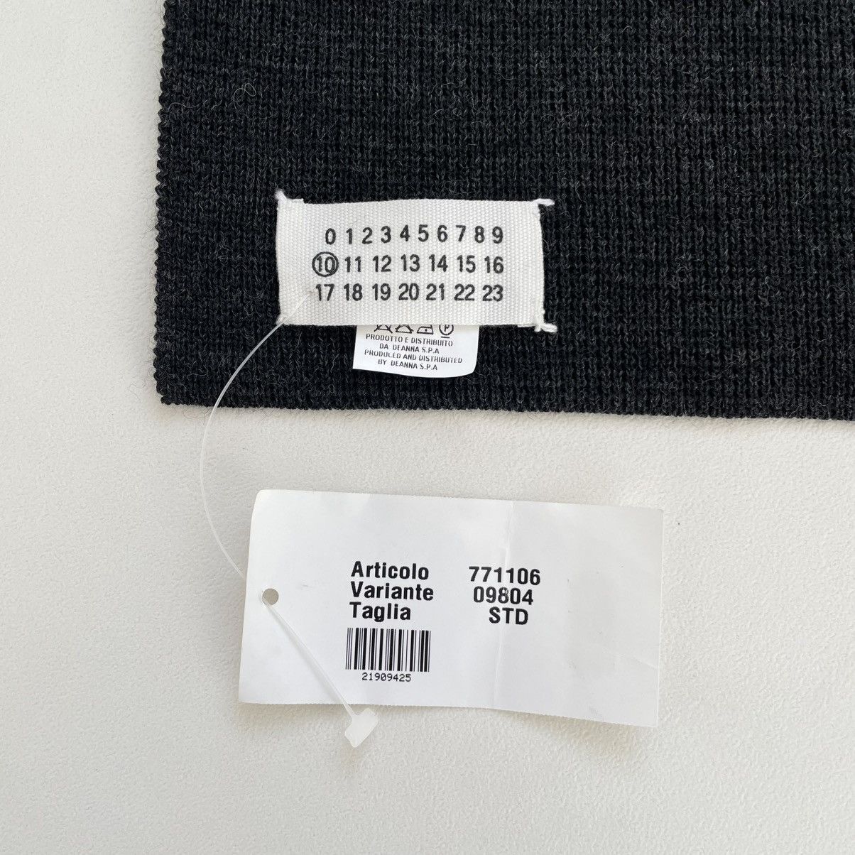 Maison Margiela A/W 2000 Waffle Weave Gray Wool Scarf Size ONE SIZE - 12 Thumbnail