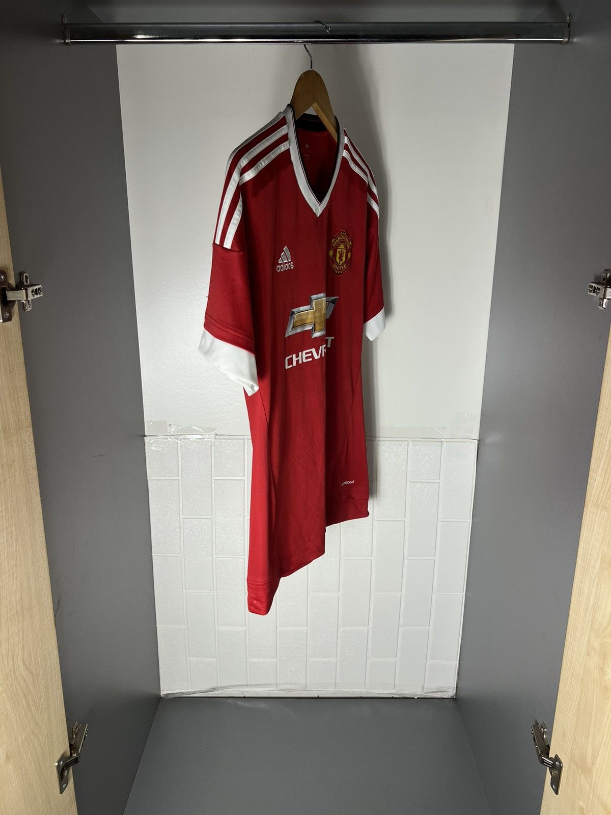 Adidas VINTAGE ADIDAS FC MANCHESTER UNITED ENGLAND SOCCER JERSEY Size US L / EU 52-54 / 3 - 7 Thumbnail