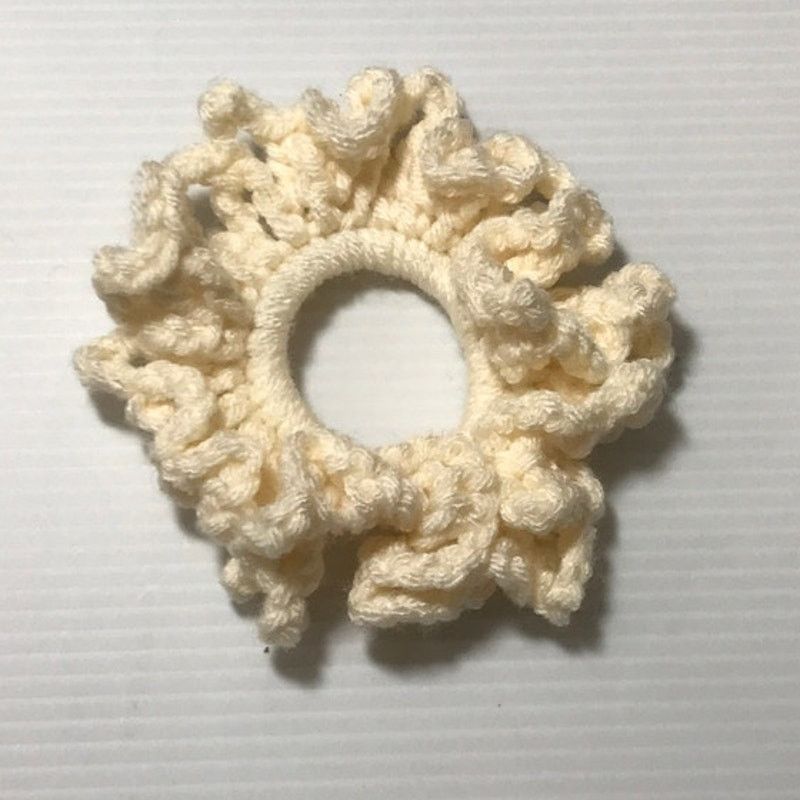 Handmade NWT Cream Handmade Crocheted Hair Scrunchie Size ONE SIZE - 3 Thumbnail