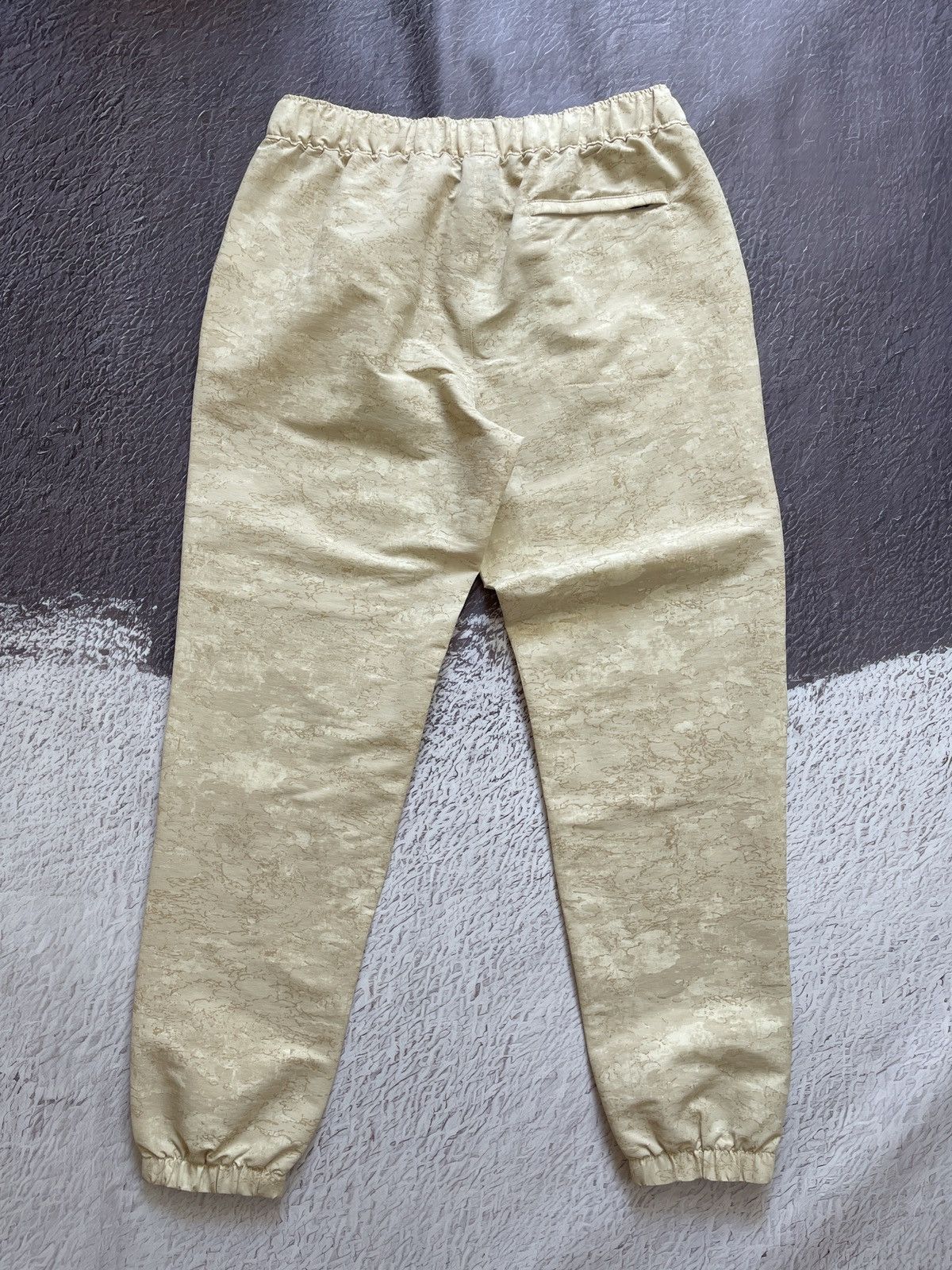 The North Face The North Face camouflage beige joggers track pants Size 30" / US 8 / IT 44 - 2 Thumbnail