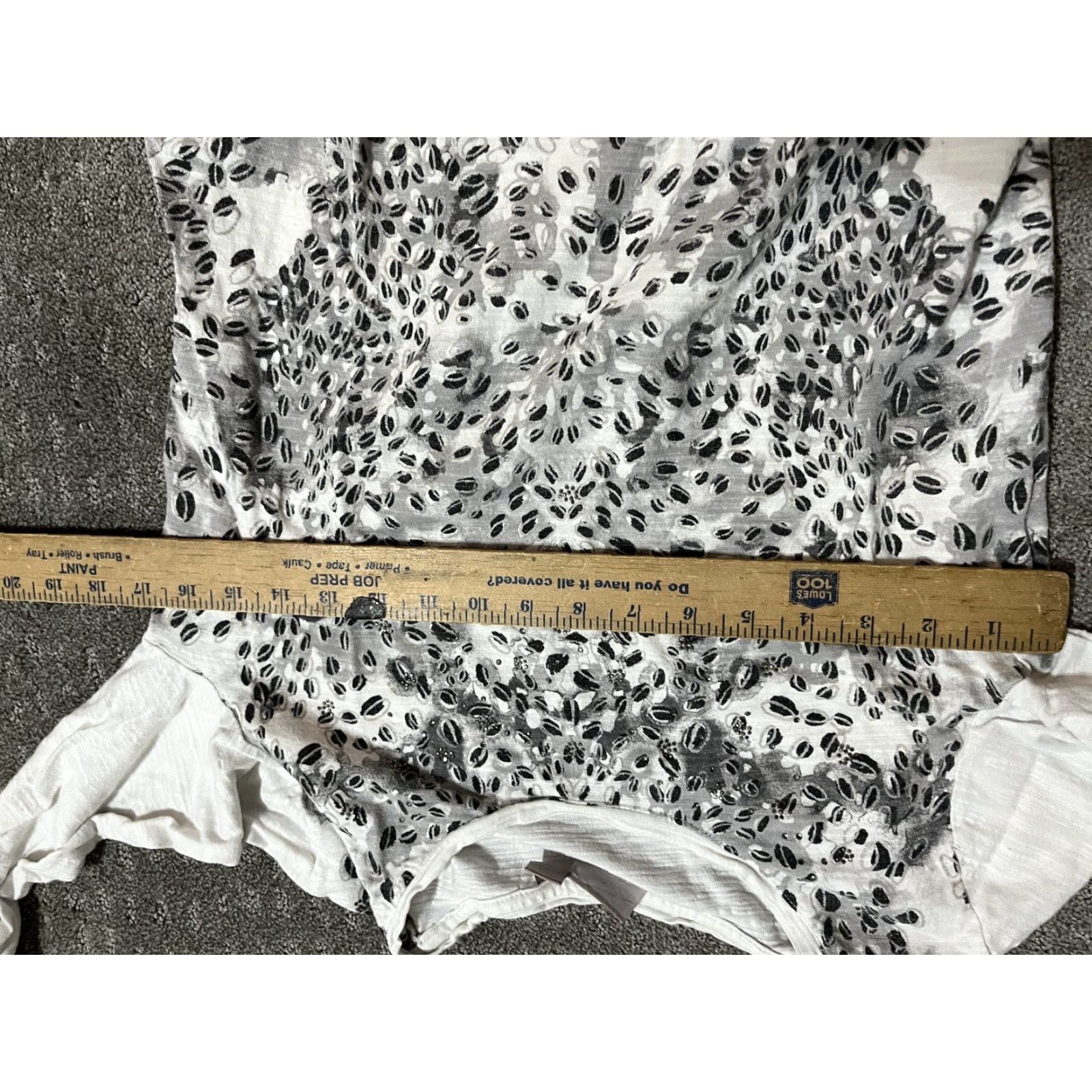 Vintage Chico's White Gray Studded Graphic Print Top Womens Size 0 3/4 Sleeve Shirt T-Shirt Pullover Round Neck Cotton Blend Polyester Blend Womens Size XS / US 0-2 / IT 36-38 - 3 Thumbnail
