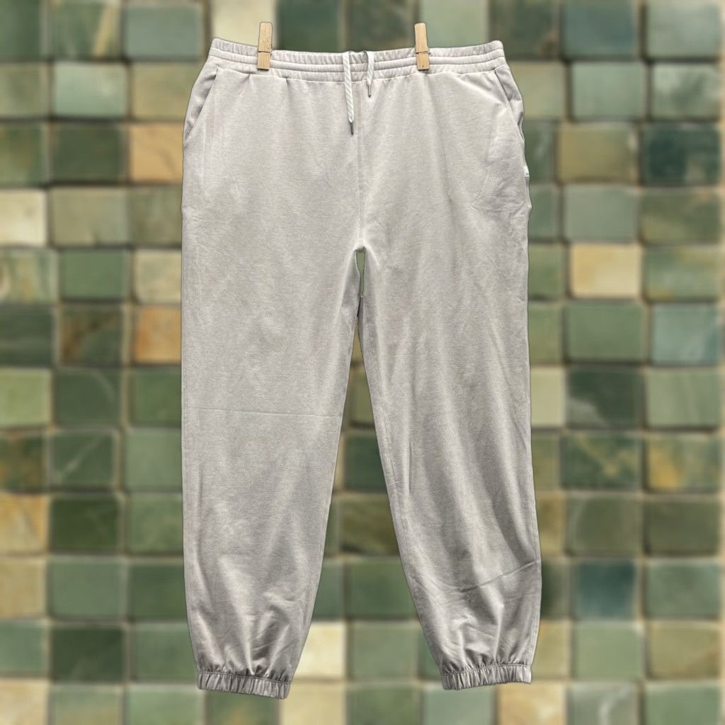 Vuori Vuori Jogger Pants Women XL Loungewear Athleisure Yoga Travel Sweatpants Gym Casual Size 40" / US 18 - 1 Thumbnail