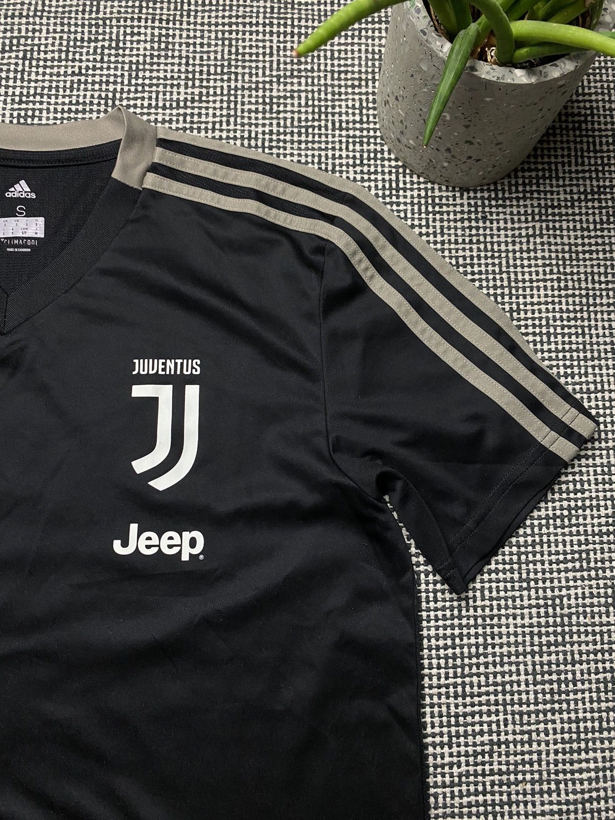 Adidas Juventus adidas soccer jersey 2018 Size US S / EU 44-46 / 1 - 5 Thumbnail