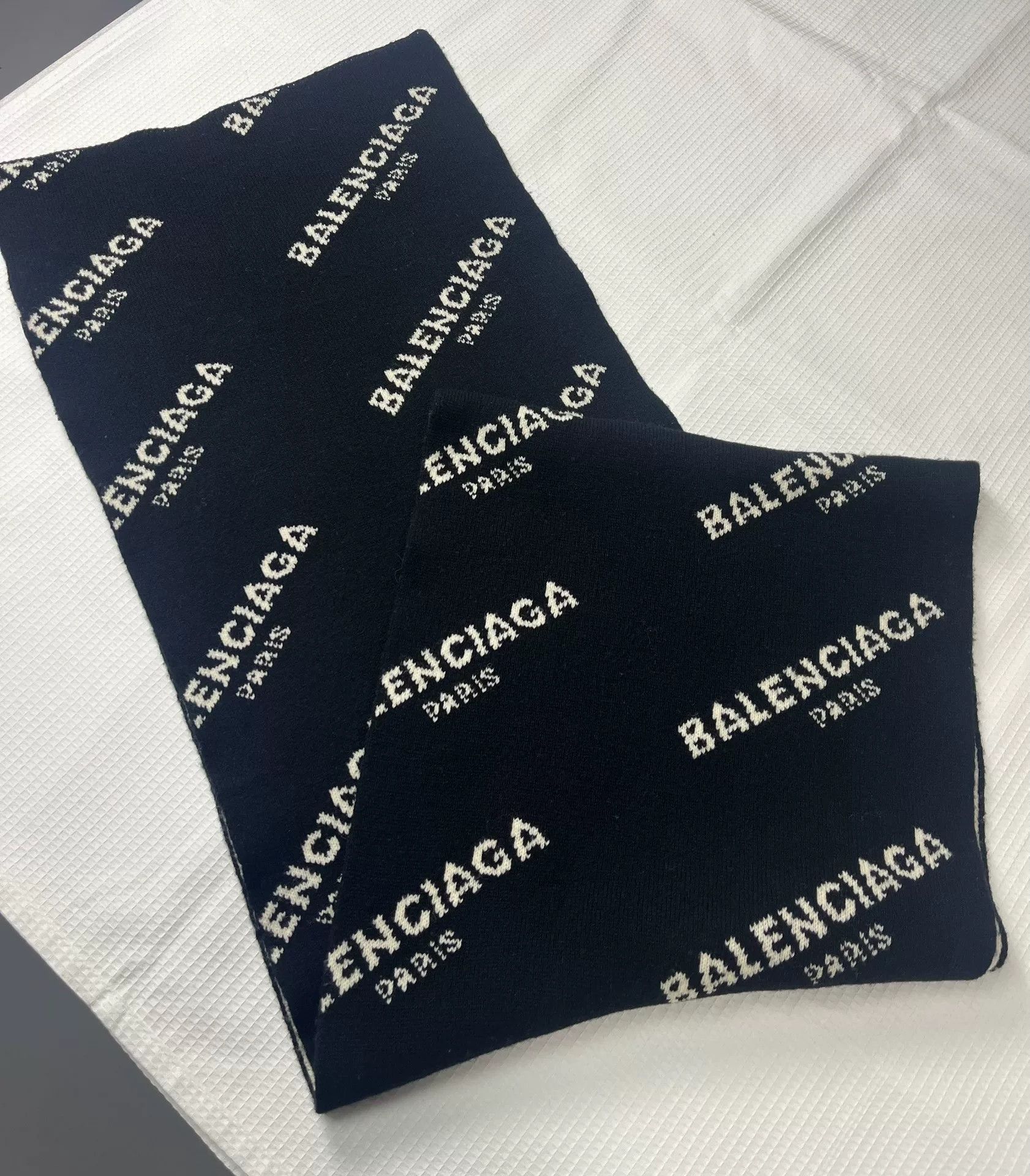 Balenciaga Balenciaga Black Letter Scarf Size ONE SIZE - 1 Thumbnail