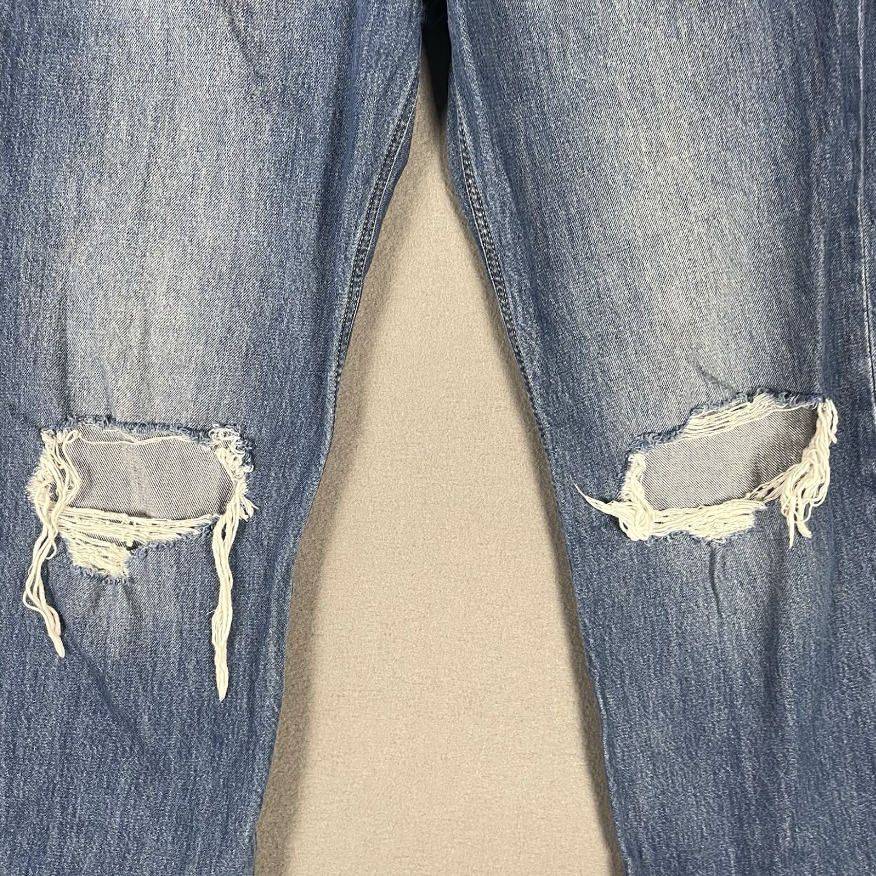 Denime VINTAGE: No Levis Jeans Women 31x31 Low Pro Straight 31 Relaxed Denim Blue Distressed 5-Pocket Womens Jeans Size 31 Inseam 31 Size 24" / US 00 / IT 34 - 3 Thumbnail