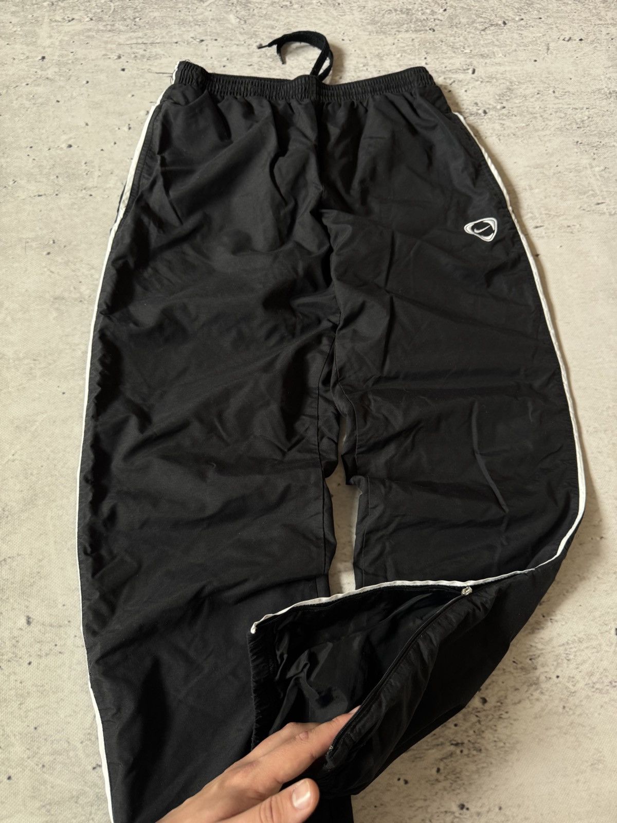Nike × Vintage NIKE NYLON VINTAGE Y2K OVERSIZE BAGGY FIT PANTS SWEATPANTS Size US 32 / EU 48 - 4 Thumbnail