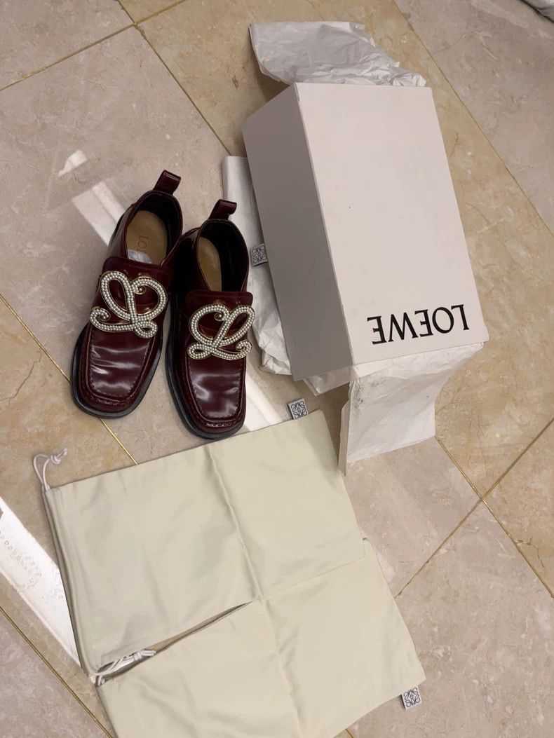 Loewe LOEWE A dark red leather flower and pearl buttoned square Size US 6.5 / IT 36.5 - 7 Thumbnail