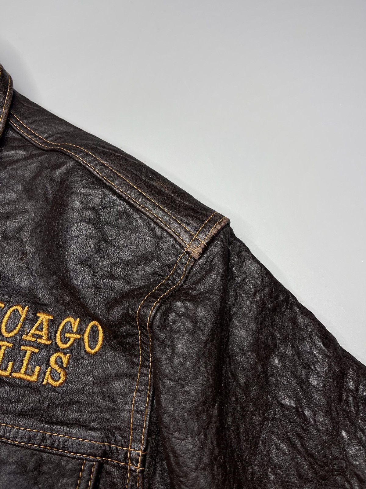 NBA × Vintage Vintage 90’s Chicago Bulls Leather Jacket RARE Size US S / EU 44-46 / 1 - 13 Thumbnail