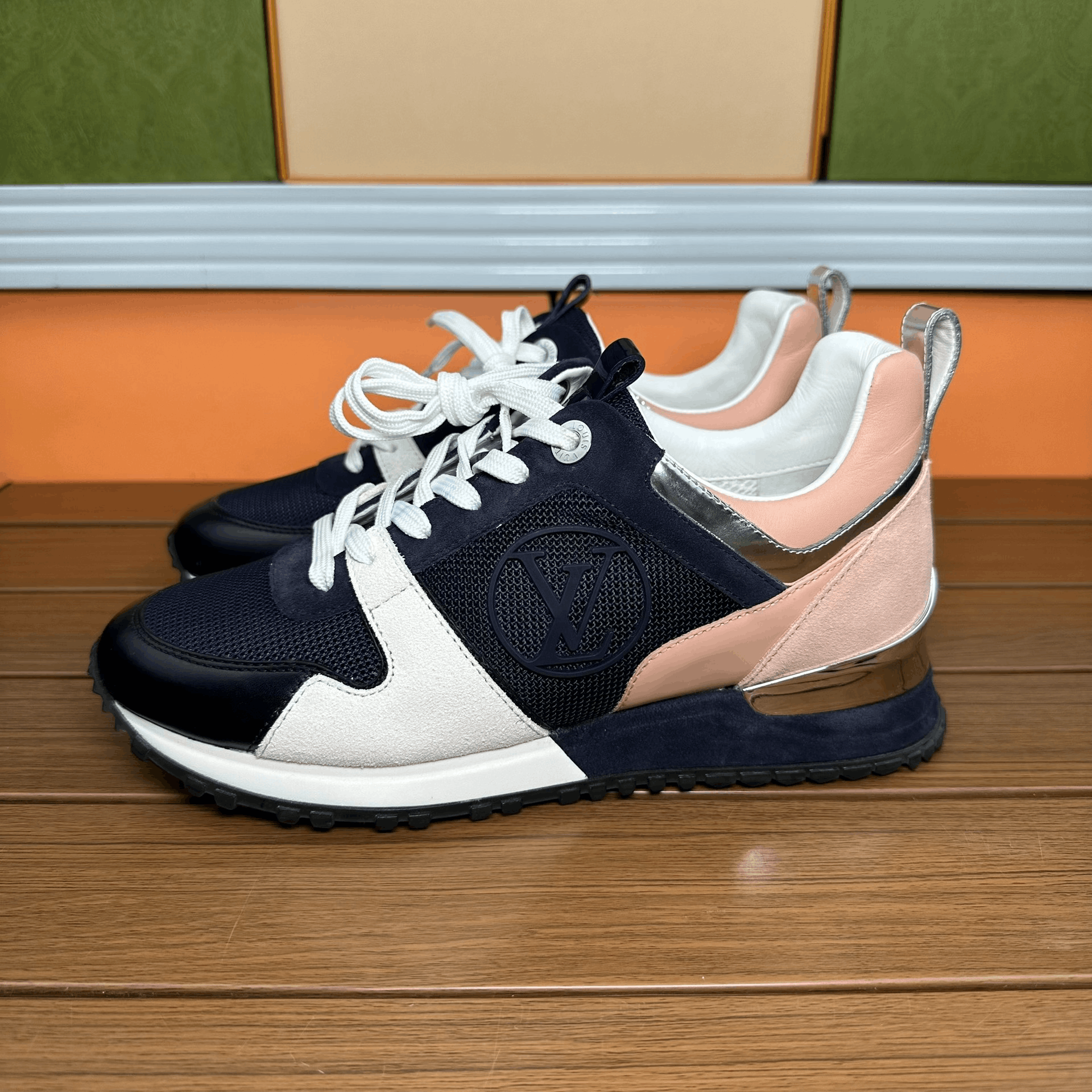 Louis Vuitton Louis Vuitton Casual Lowtop Sneakers it_35-5 Women Size US 5.5 / IT 35.5 - 1 Thumbnail