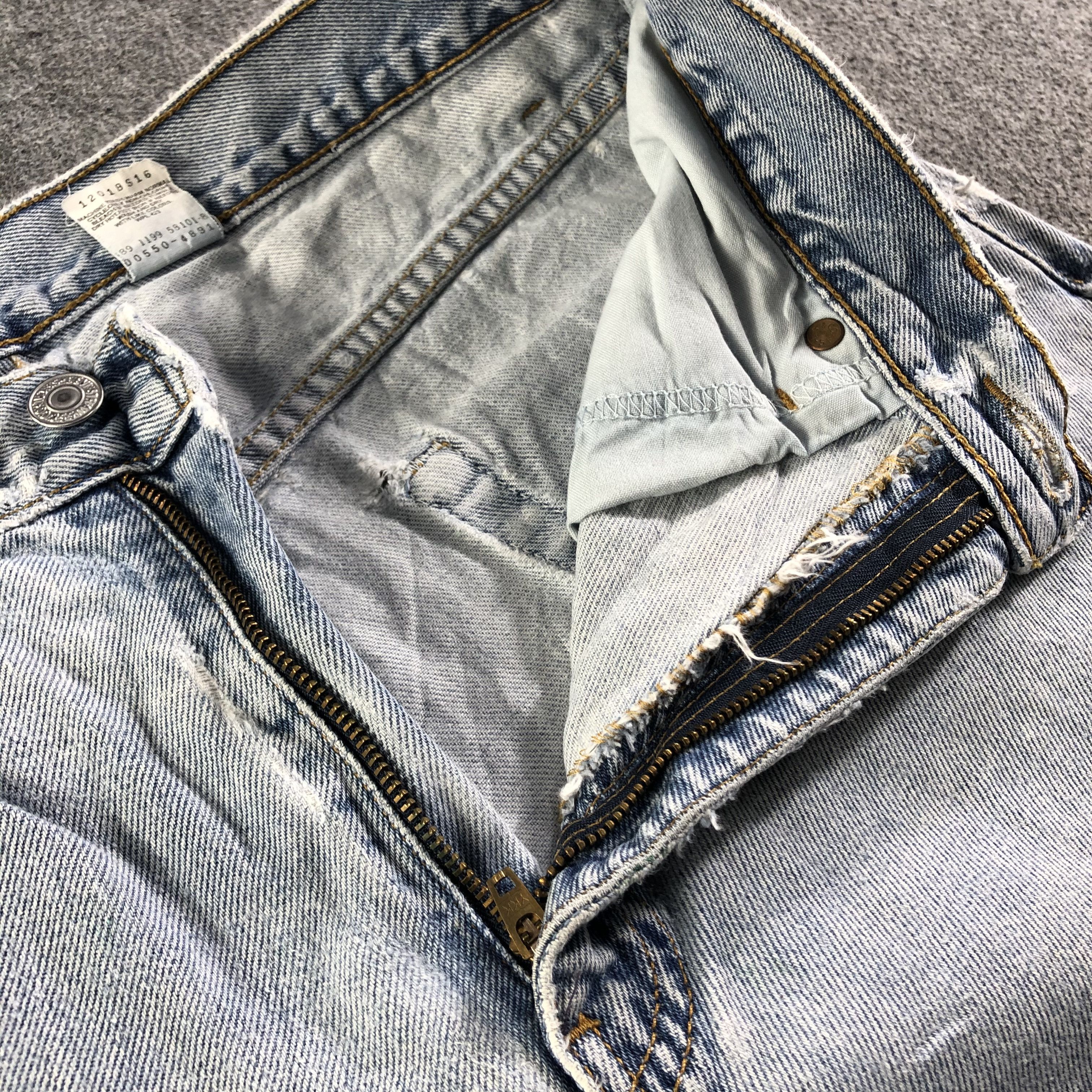 Levi's Vintage 90s Light Wash Levis 550 Jeans-J3036 Size US 32 / EU 48 - 9 Thumbnail