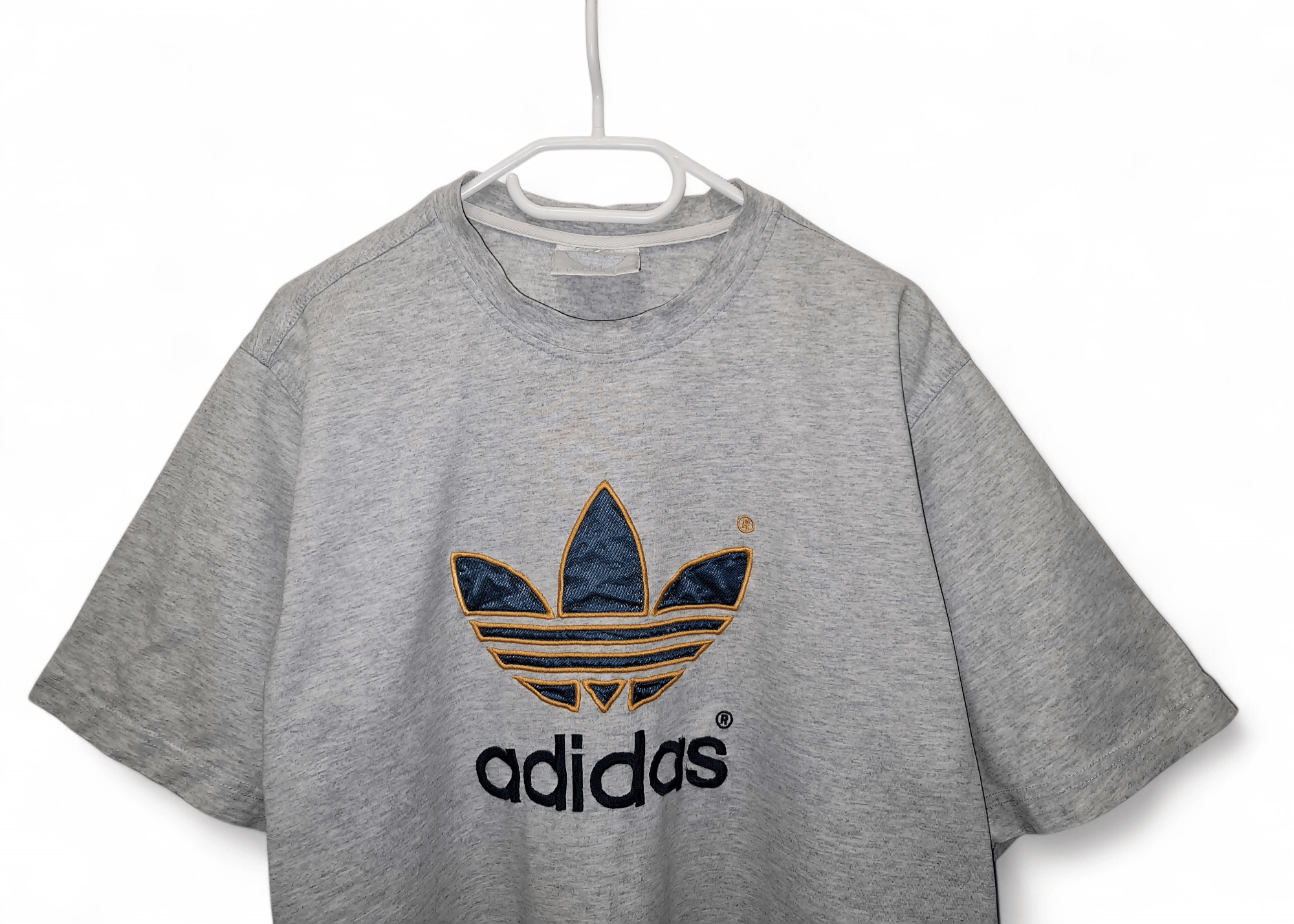 Adidas Vintage Adidas Big Center Logo Gray Tshirt tee Size US L / EU 52-54 / 3 - 2 Thumbnail