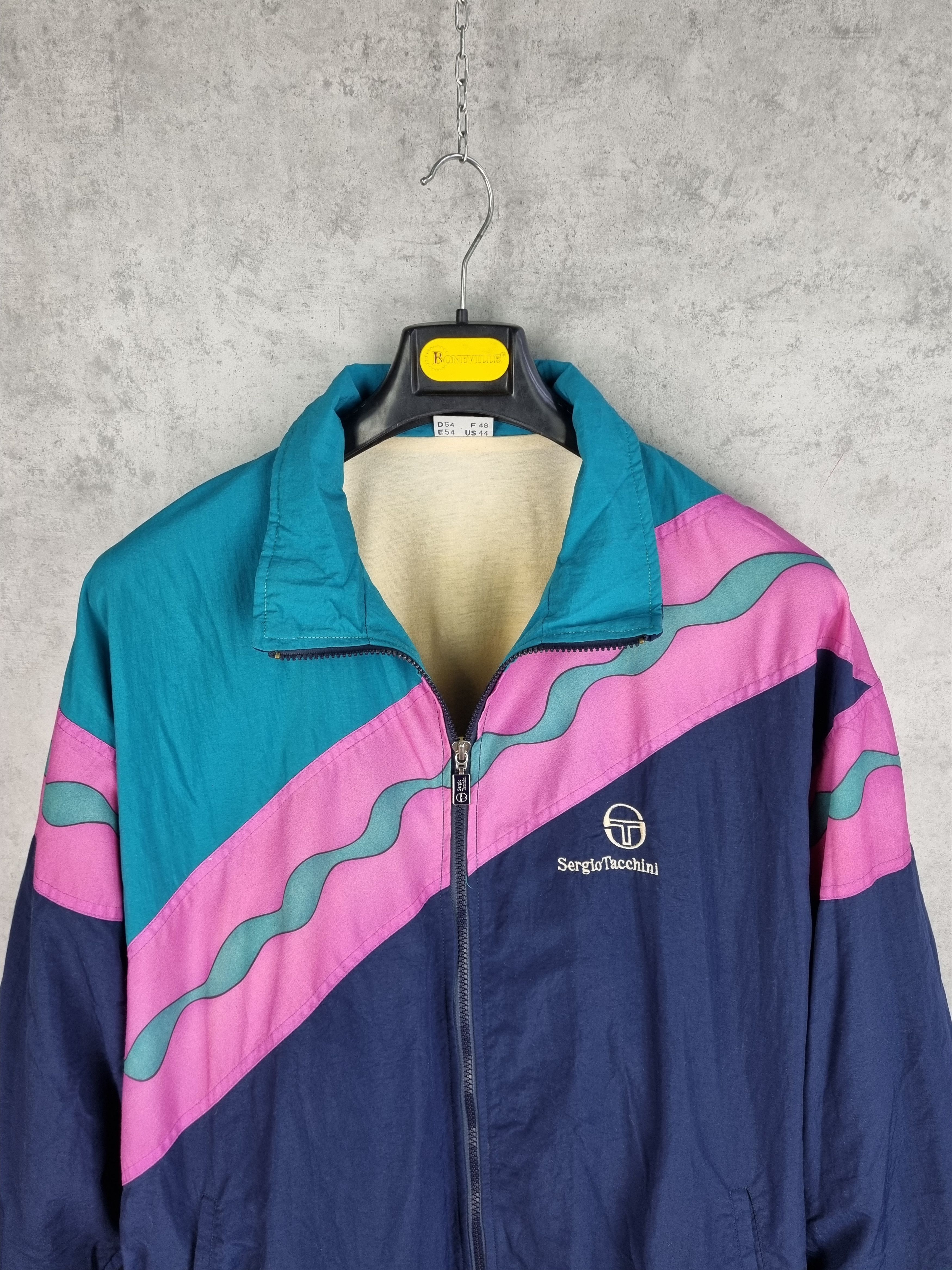 archive 90’s FICCE design tracker jacket Adidas D5 F174 Track Jacket Vintage 90s Short Sleeve Full
