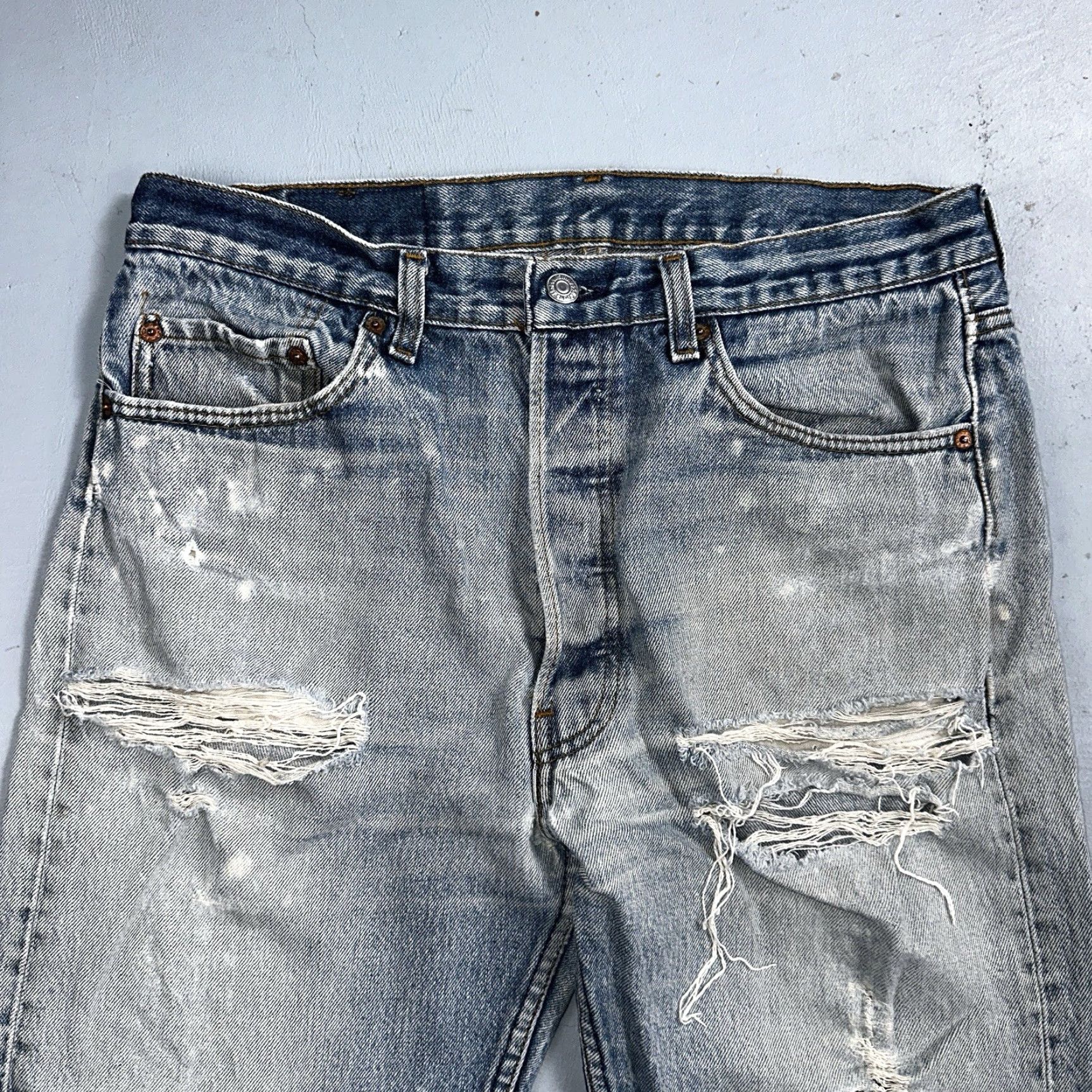 Levi's VINTAGE Levi's 501 Jeans 90s Straight Leg Light Wash 35x33 Men Blue Denim 501 Series 90s Mens Size US 35 - 2 Thumbnail