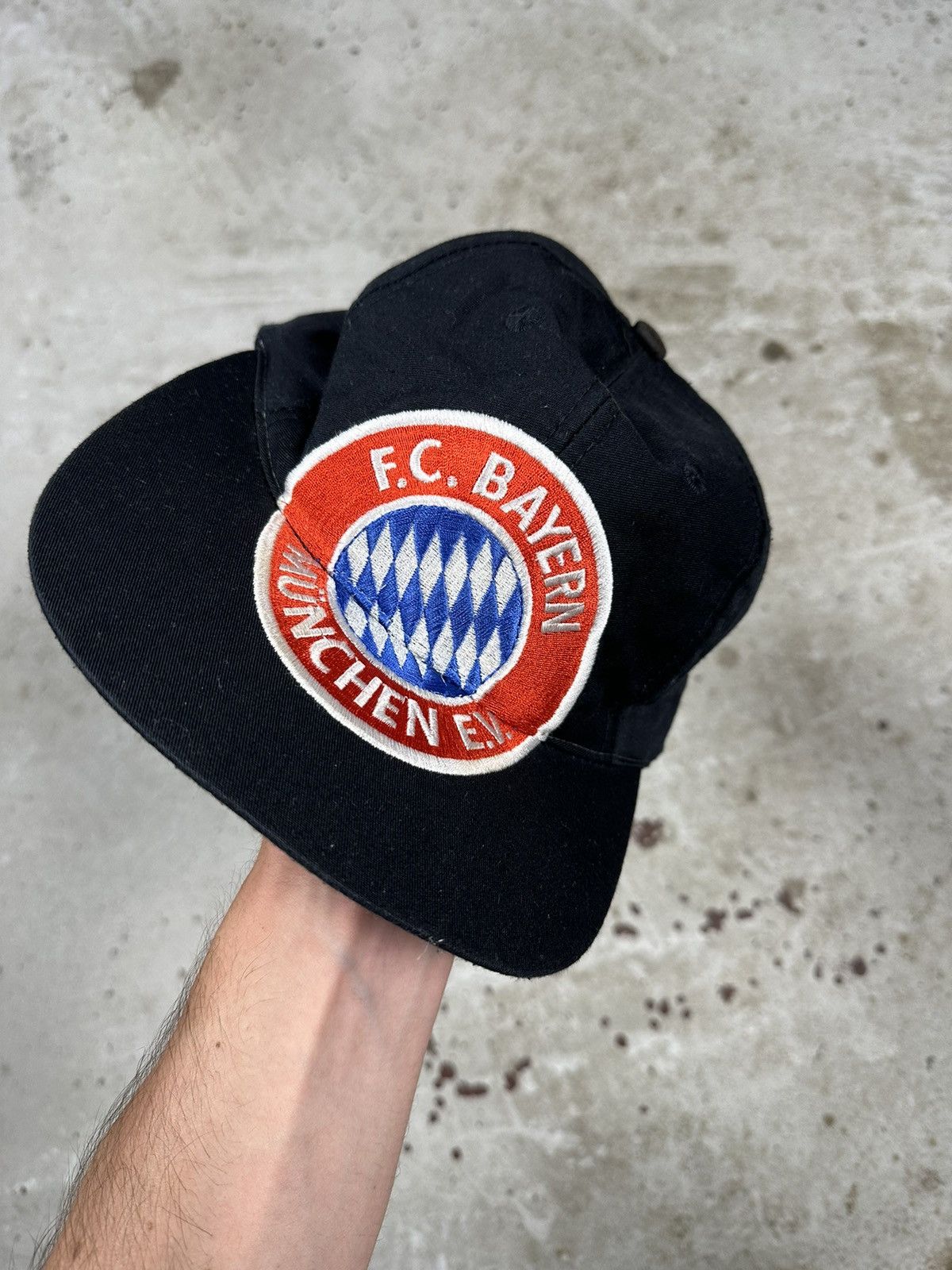 Adidas Vintage 90s Adidas x Bayern Munich Black Hat Snapback Size ONE SIZE - 2 Thumbnail