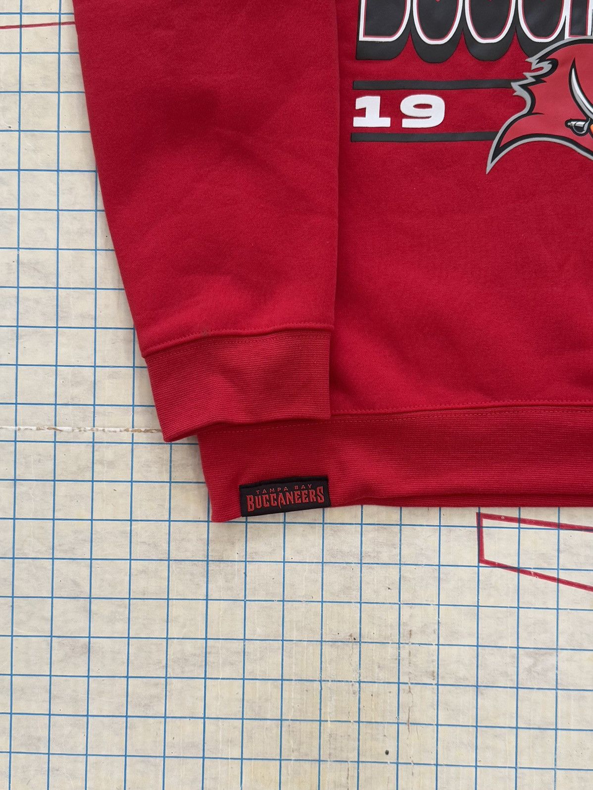 NFL NWOT NFL Team Apparel Tampa Bay Buccaneers Crewneck Large Size US L / EU 52-54 / 3 - 4 Thumbnail