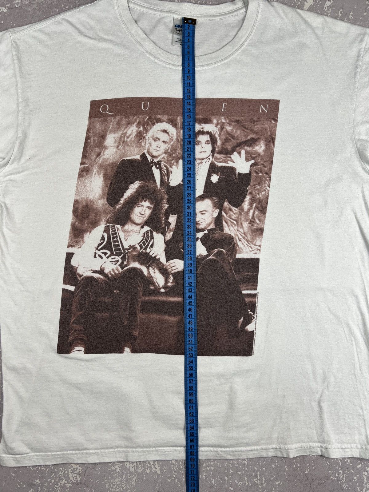 Band Tees Vintage Y2K Queen Band Promo Logo T Shirt Mens XL White Size US XL / EU 56 / 4 - 8 Thumbnail