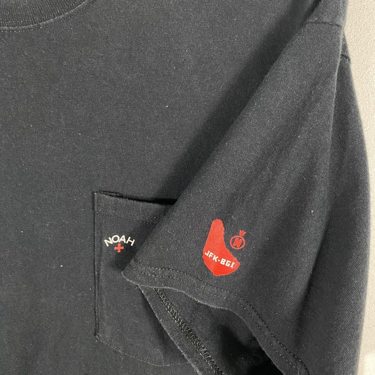 Noah Noah Black Pocket Tee Shaquanda Hot Pepper Sause Size US L / EU 52-54 / 3 - 8 Thumbnail