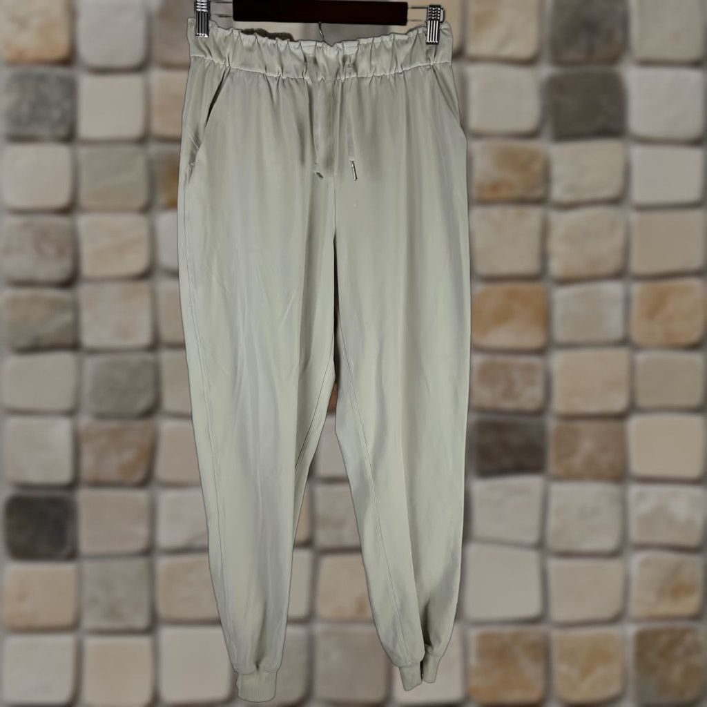 Lululemon VINTAGE Lululemon Jogger Pants Womens 6 Beige High Rise Elastic Waist Pockets Cuffed Size 28" / US 6 / IT 42 - 1 Thumbnail