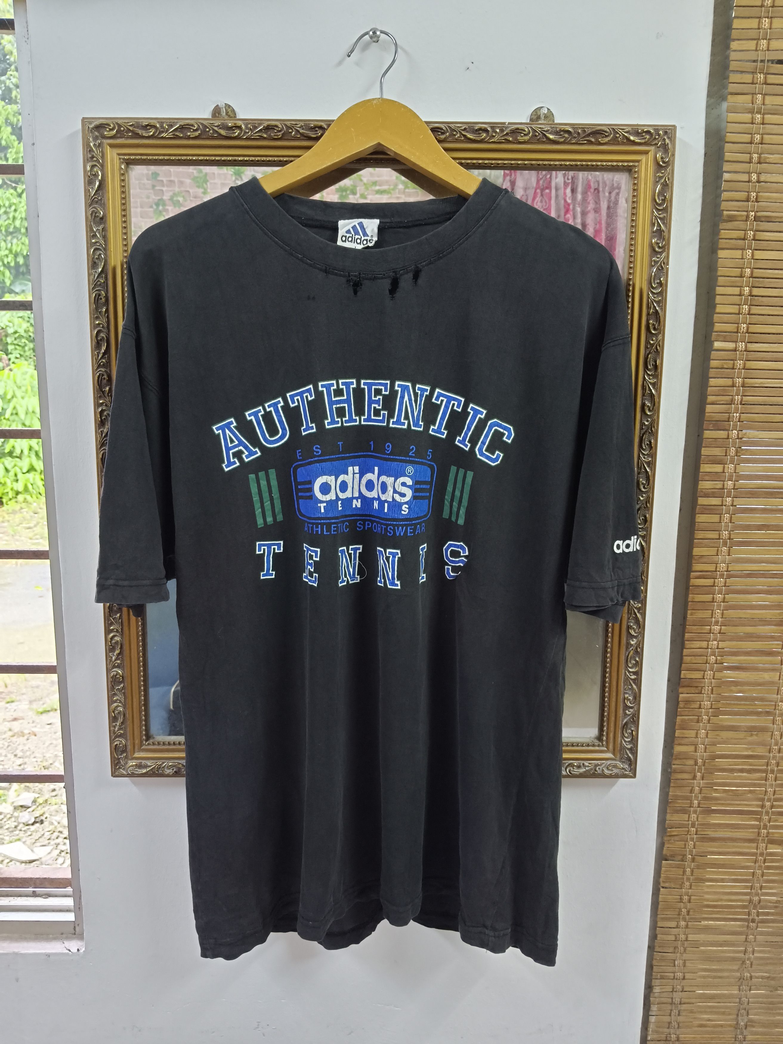 SICK THRASHED VINTAGE 90s🔥ADIDAS SHIRT