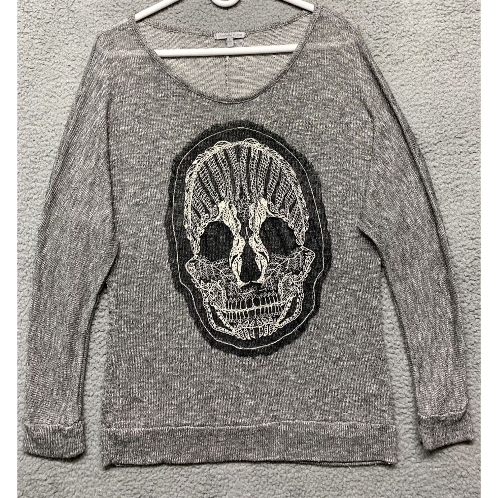 Vintage Charlotte Russe Pullover Top Women’s Sz L Heather Gray White Crocheted Skull USA Pullover Batwing Knit Casual Basic Size L / US 10 / IT 46 - 2 Thumbnail