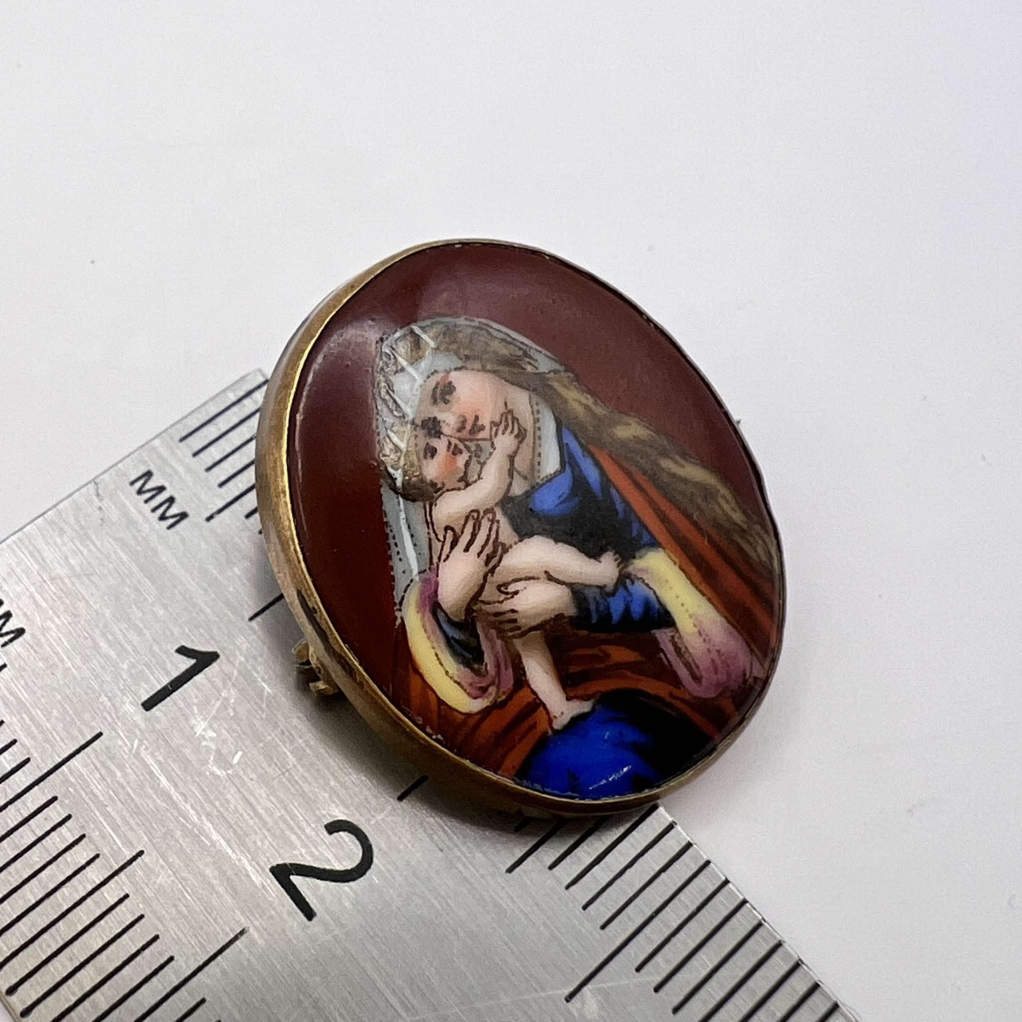 Vintage Vintage Christian Brooch Gilt Brass Porcelain Virgin Mary Size ONE SIZE - 5 Thumbnail