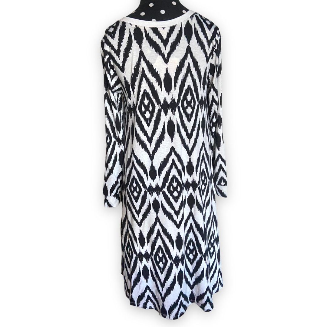 Other LuLaRoe Emily Swing Dress Pockets Black White Ikat NEW XS Size XS / US 0-2 / IT 36-38 - 3 Thumbnail