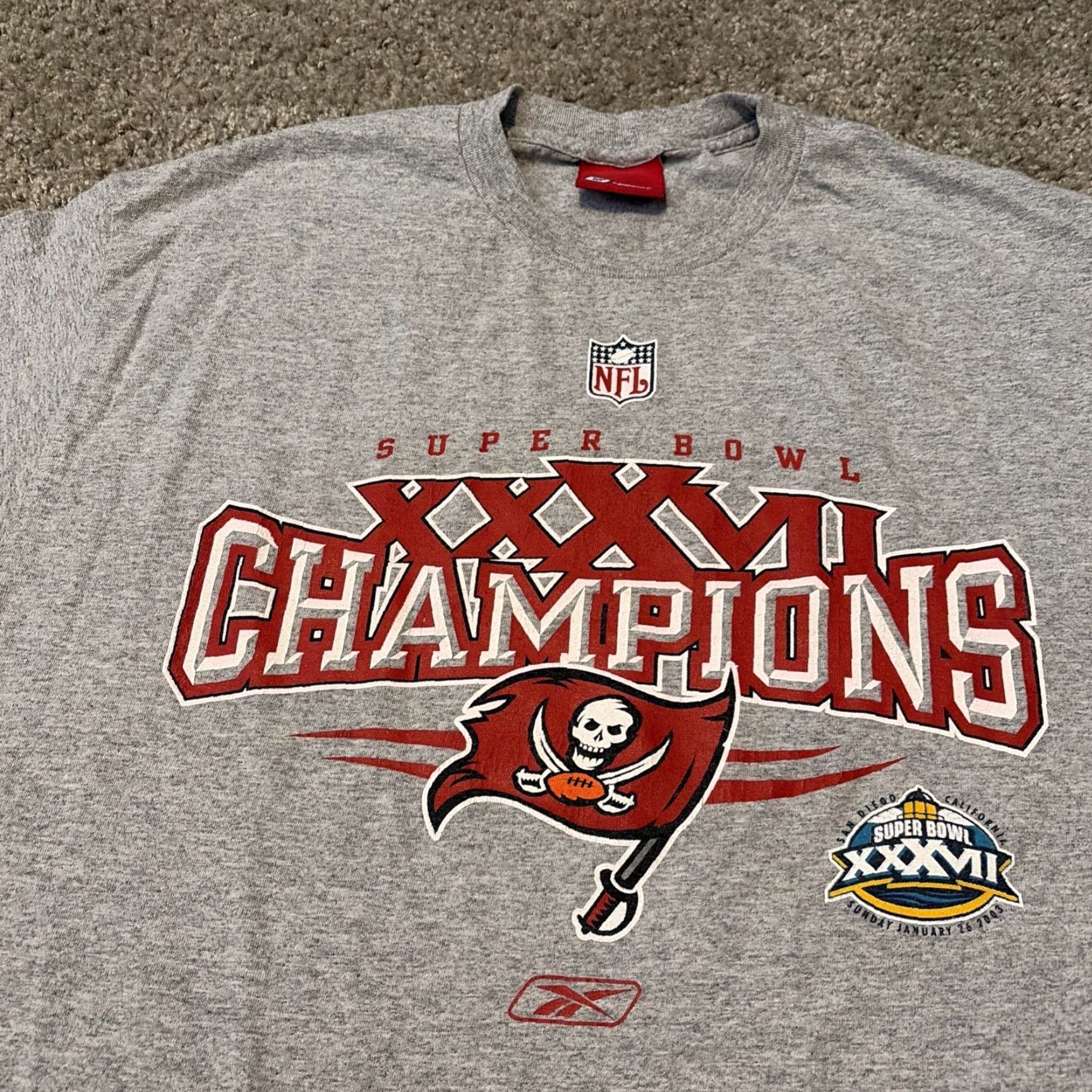 NFL VINTAGE Tampa Bay Buccaneers Super Bowl XXXVII Champs 2003 NFL T-Shirt Large Reebok Mens Gray Shirt Size US L / EU 52-54 / 3 - 3 Thumbnail