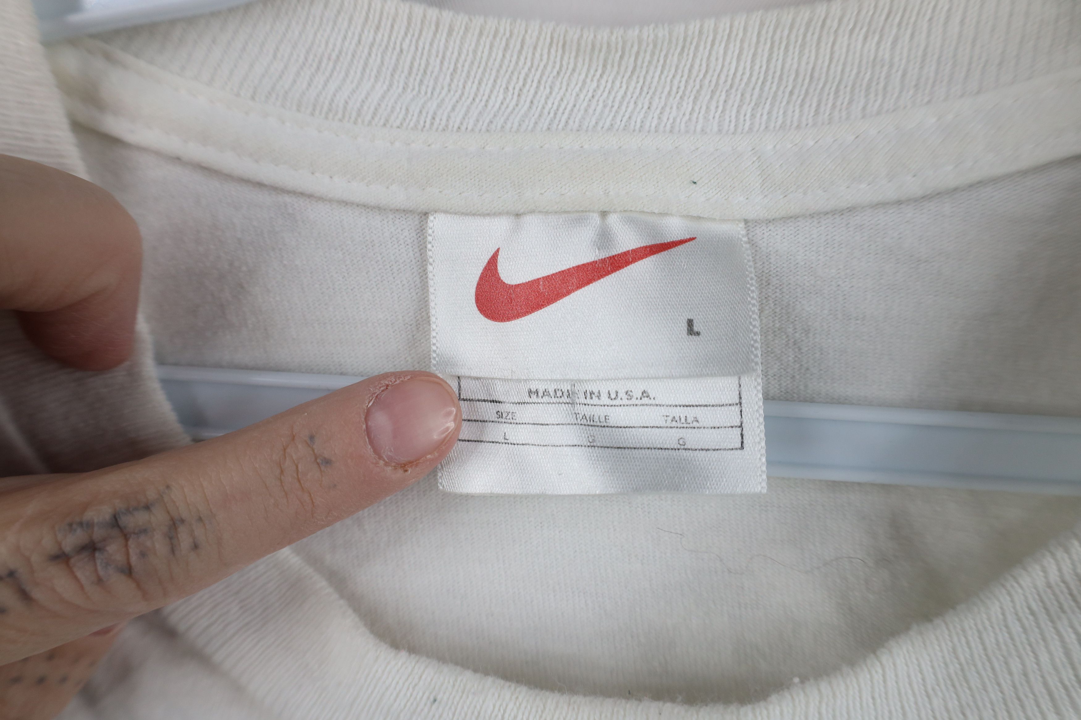 Nike Vintage 90s Nike Travis Scott Mini Swoosh T-Shirt White USA Size US L / EU 52-54 / 3 - 8 Thumbnail
