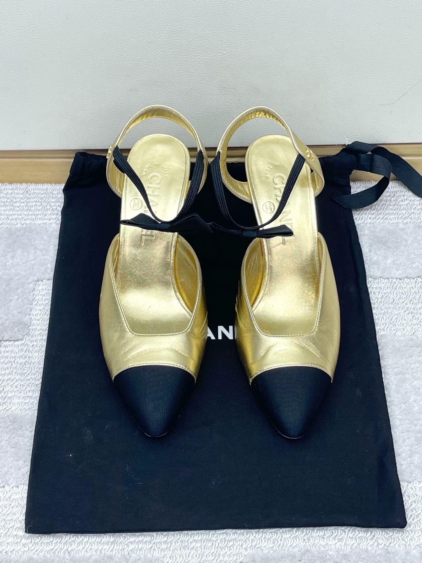 Chanel Chanel Runway Black Gold Bow Block Heels Size US 5.5 / IT 35.5 - 1 Thumbnail