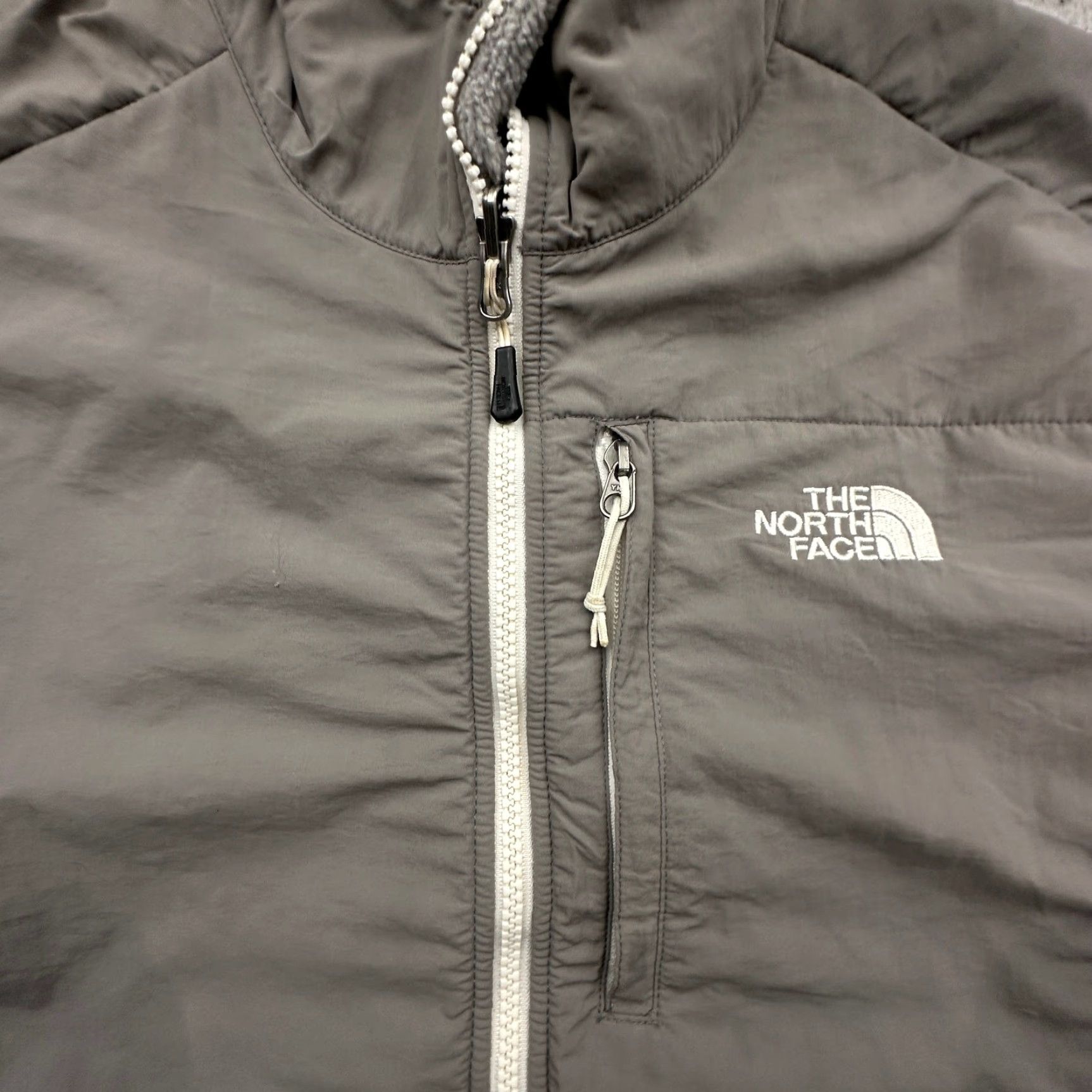 The North Face The North Face Denali Gray Fleece Full Zip Jacket Womens Large ANLP Jacket Women L Gray Full Zip Pockets Embroidered Logo Outdoor Seasonal Size L / US 10 / IT 46 - 7 Thumbnail
