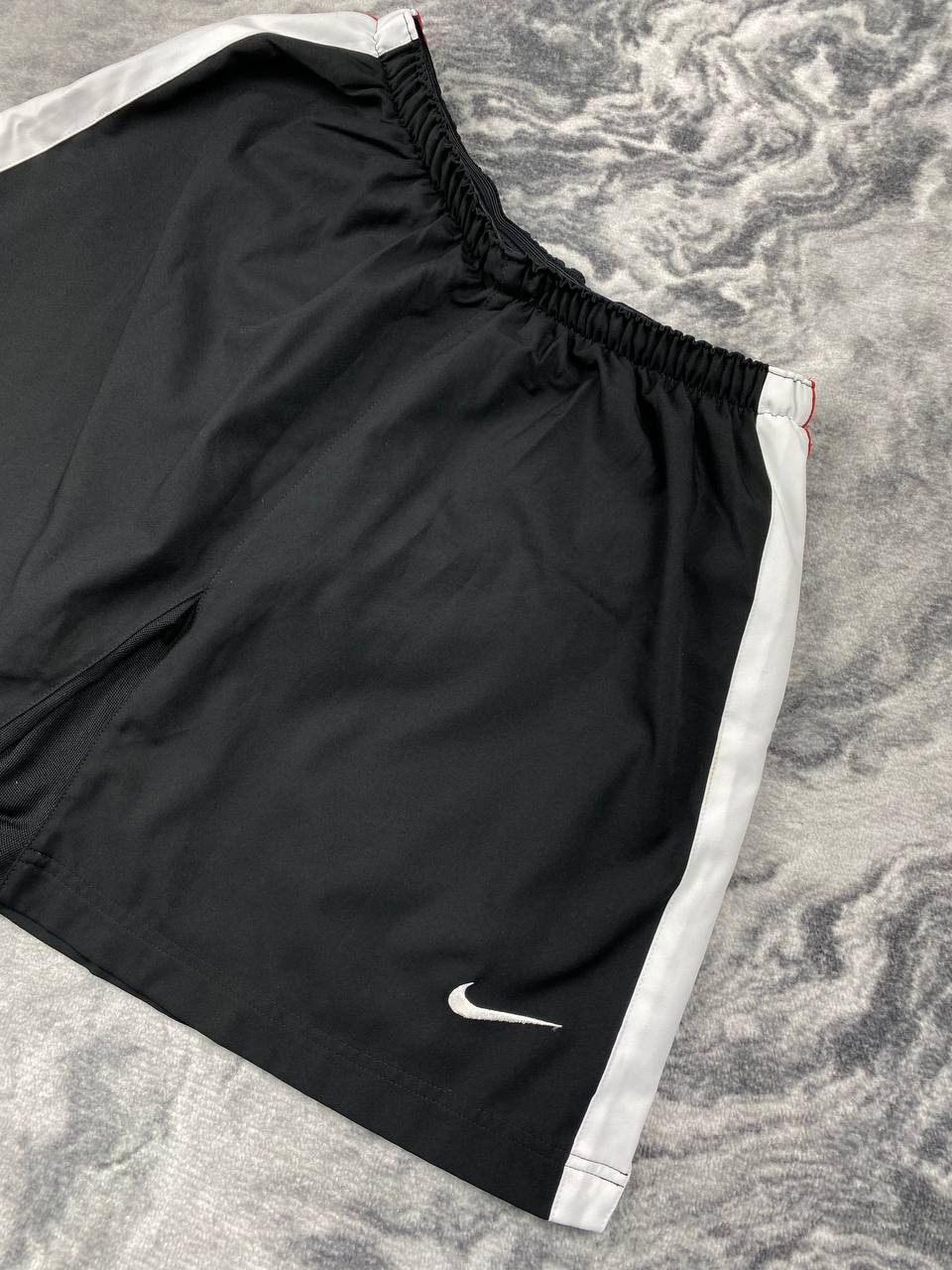 Nike Vintage Nike Manchester United Football Shorts Men Size M Size US 33 - 3 Thumbnail