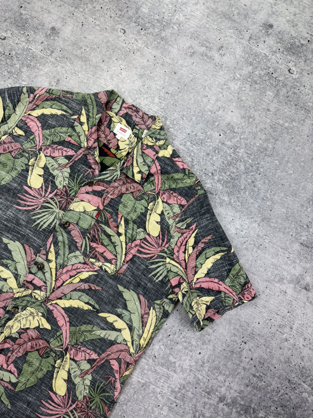 Levi's Levi’s Levis Hawaiian Button Short Sleeve Shirt Men Size L Size US L / EU 52-54 / 3 - 4 Thumbnail
