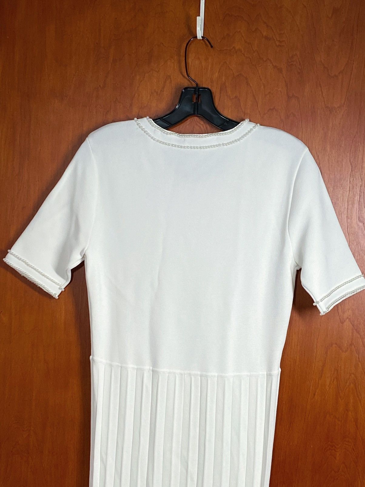 Elie Tahari Elie Tahari Pearl Embellished Knit Midi-Dress size M Size M / US 6-8 / IT 42-44 - 14 Thumbnail