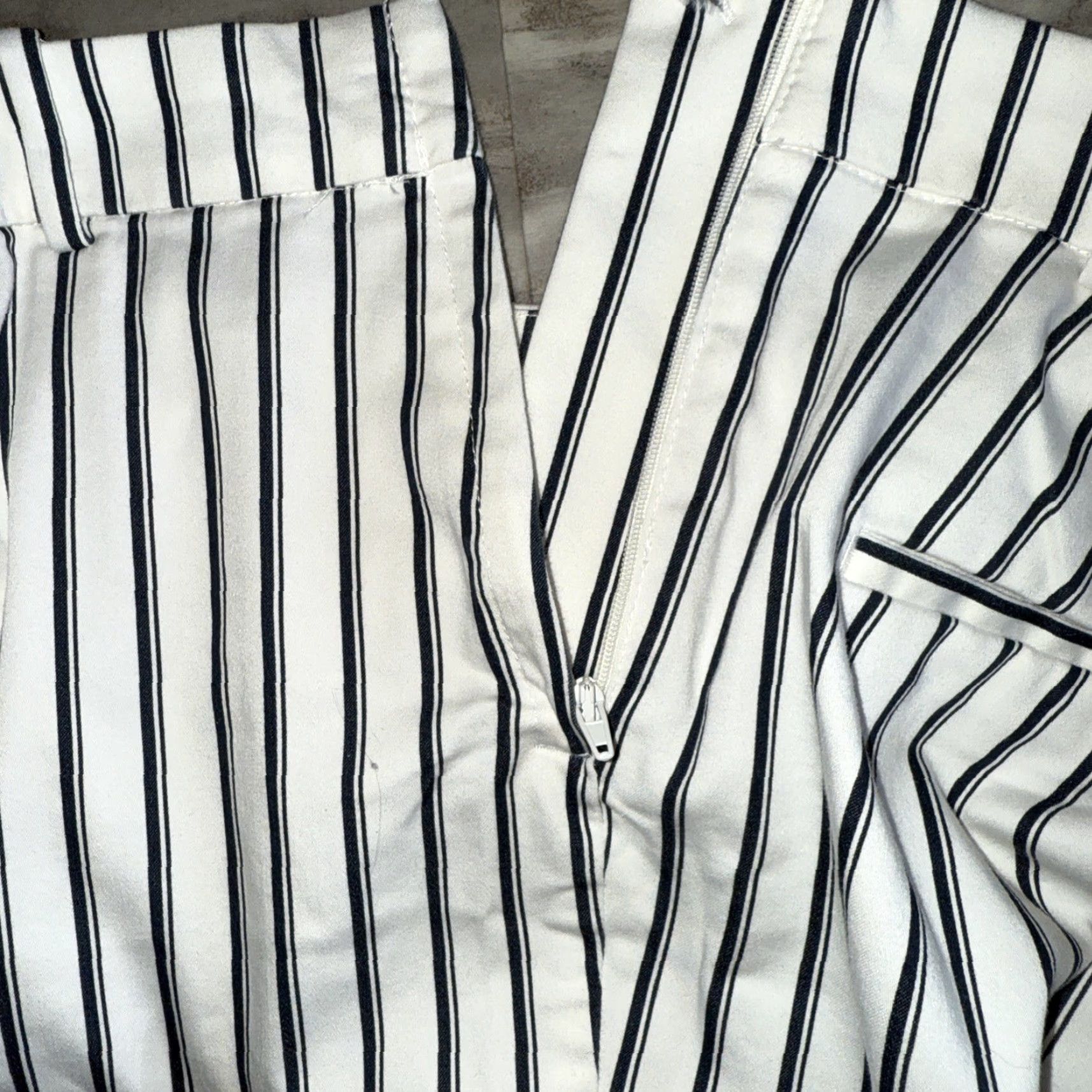H&M H&M Pants Women’s 10 Navy Blue & White Striped Ankle Stretch Side Zip Flat Front Casual City Nautical Preppy Size 32" / US 10 / IT 46 - 7 Thumbnail